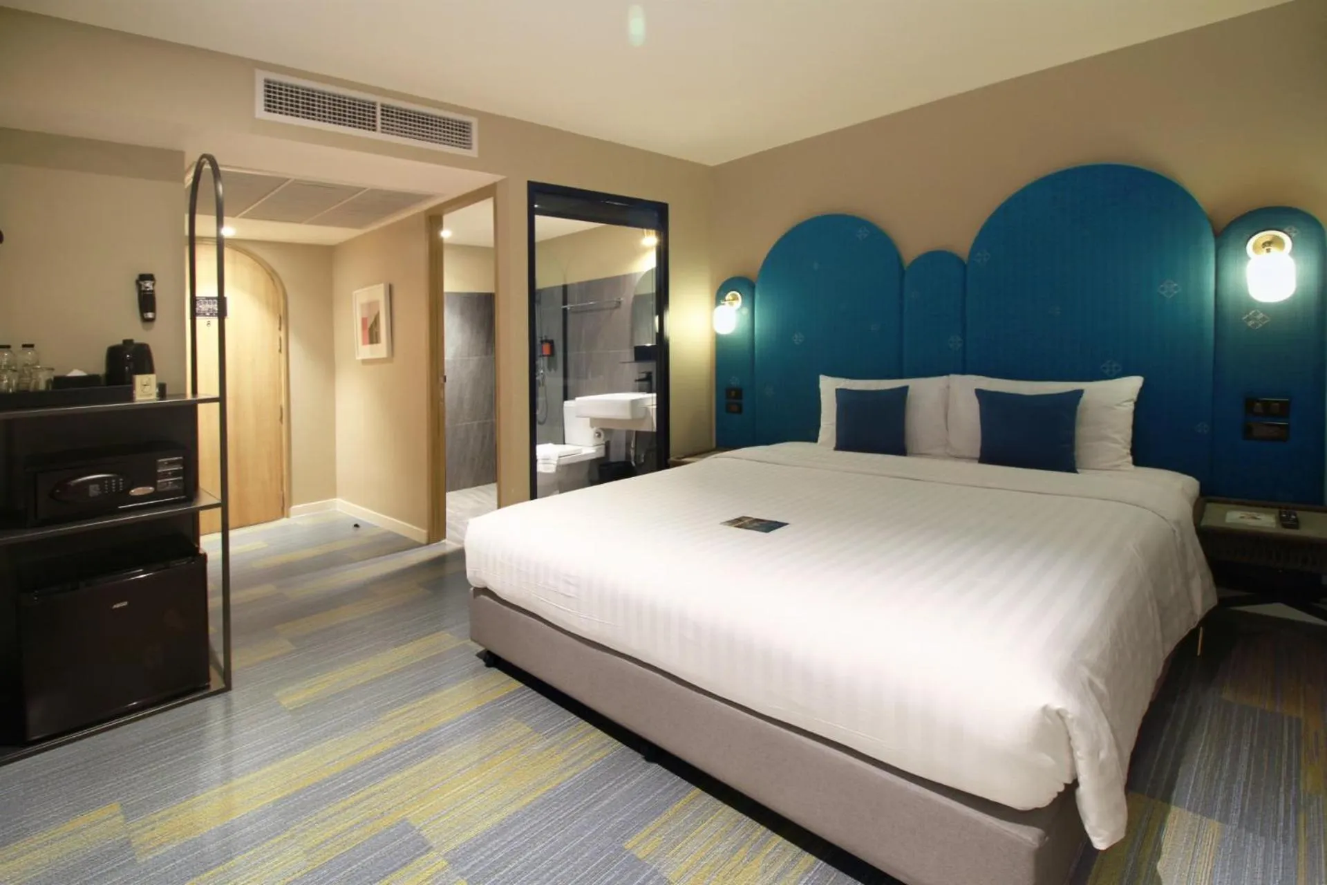 Bed in Benjarong Hotel Bangkok Ratchada