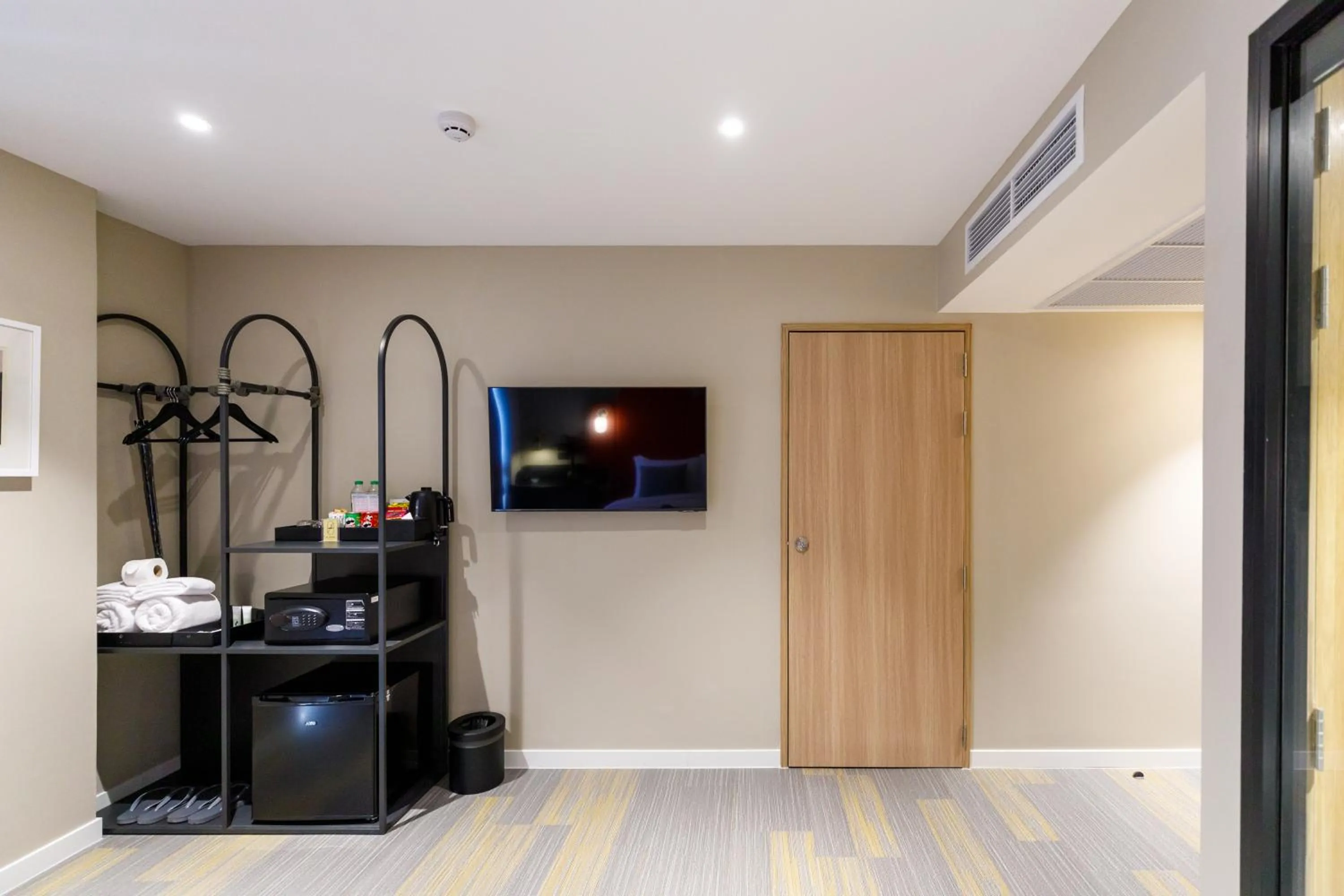 TV and multimedia in Benjarong Hotel Bangkok Ratchada