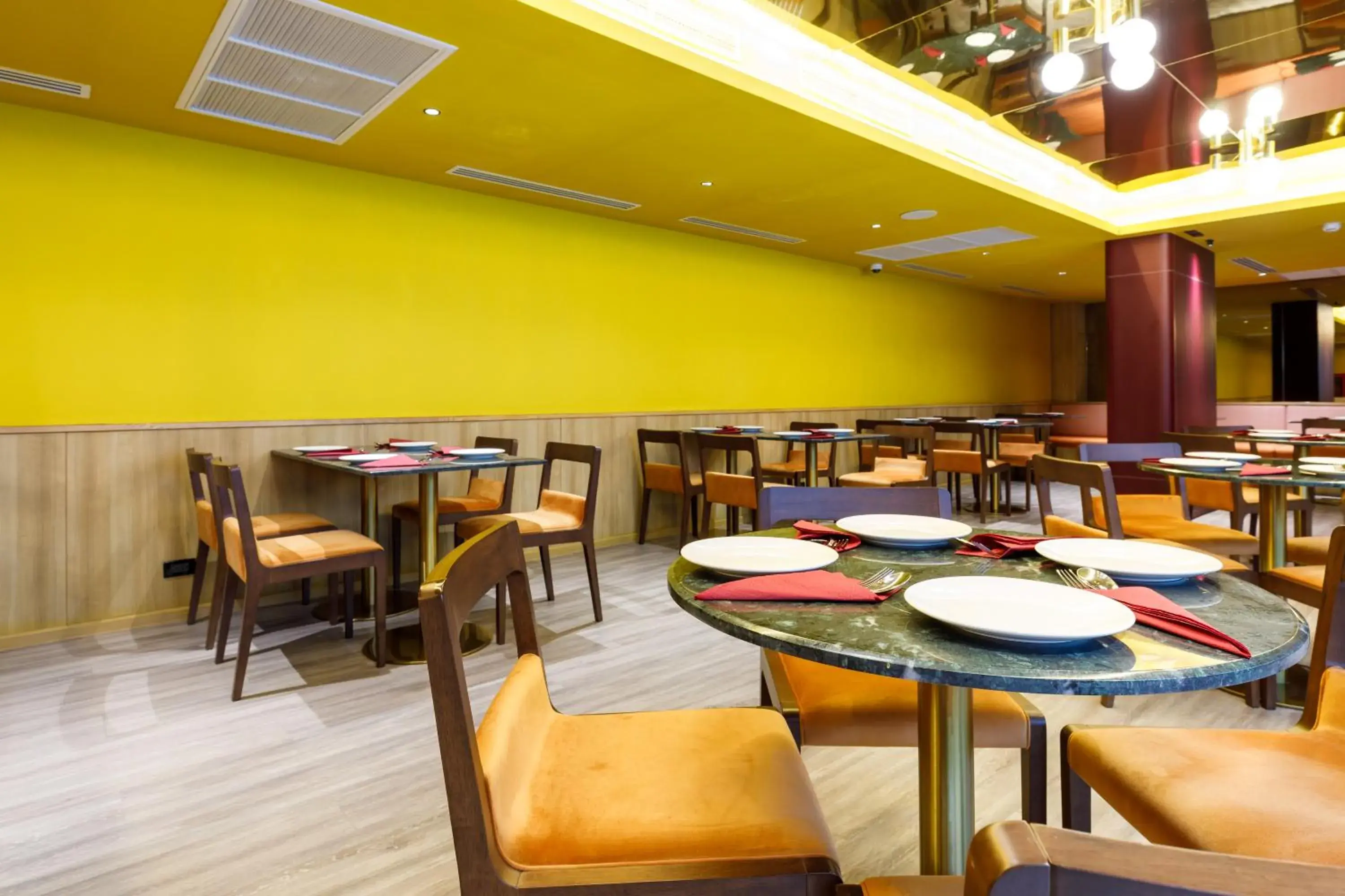 Restaurant/places to eat in Benjarong Hotel Bangkok Restaurant/places to eat in Benjarong Hotel Bangkok