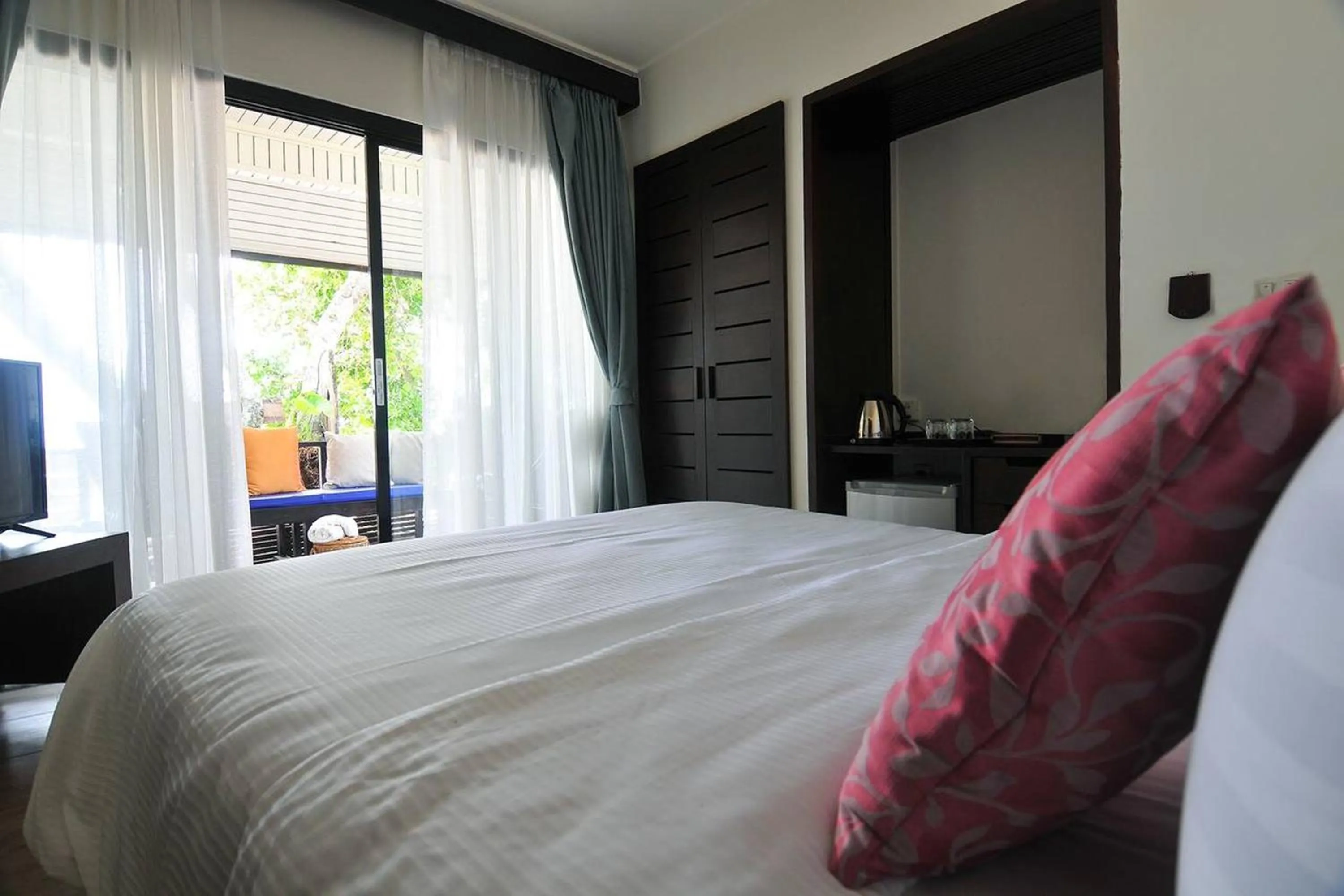 Bed in Palm Resort Krabi