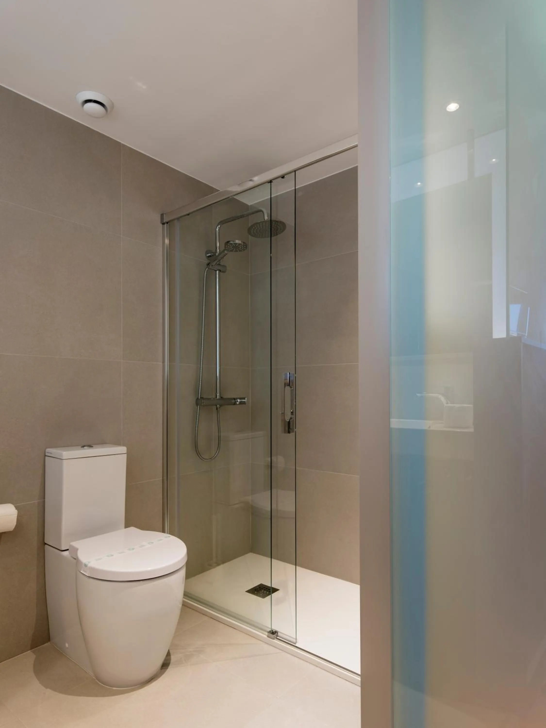 Shower in Hotel Airiños 3*