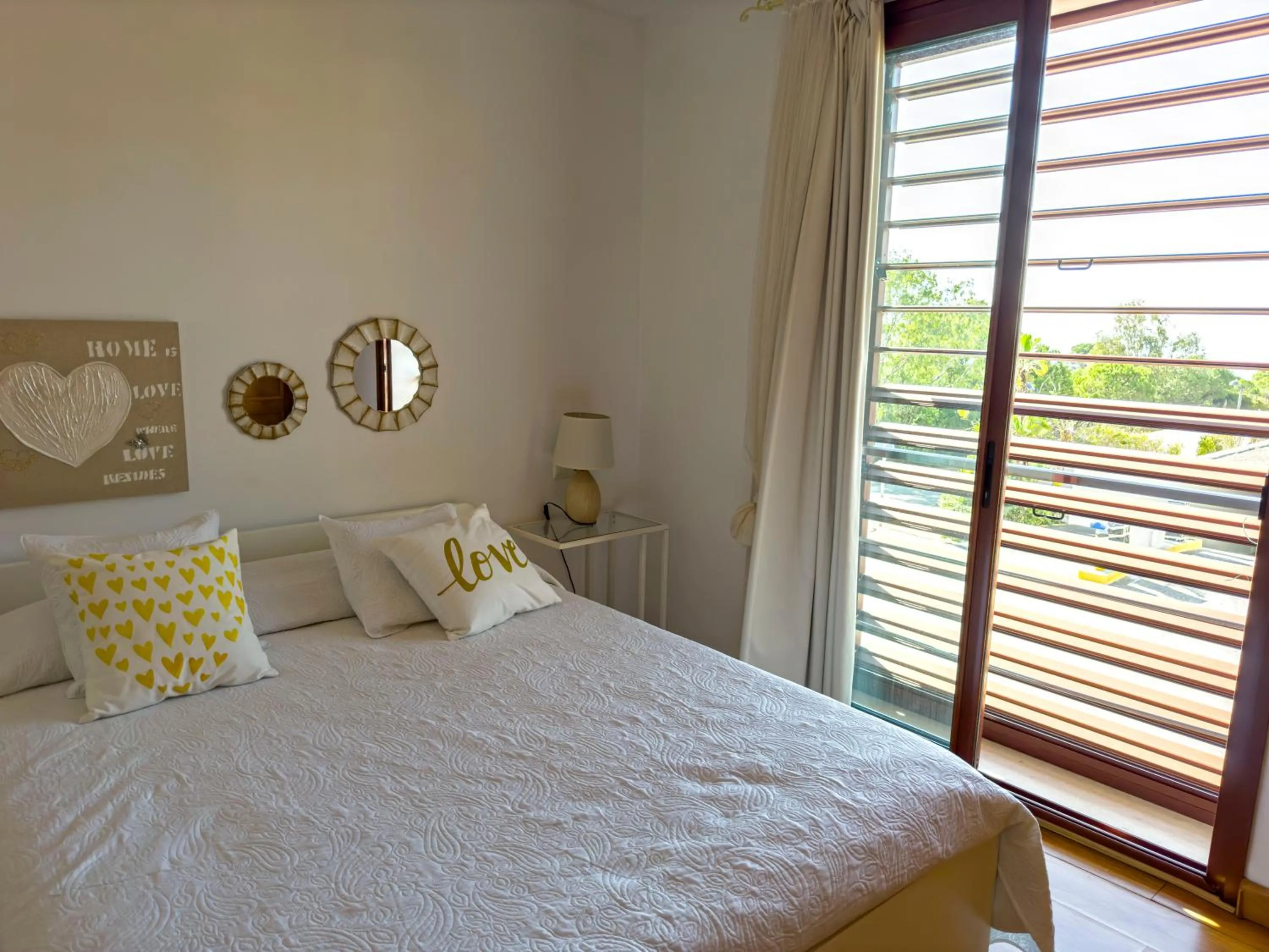 Bed in Villa Los Pinares de Monaco en Roche, Conil, Cádiz