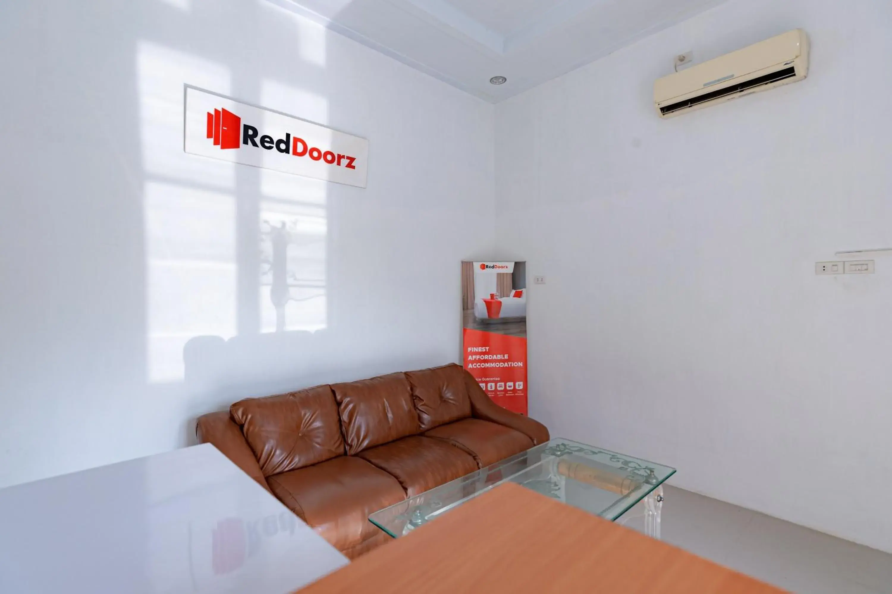 Lobby or reception in RedDoorz Syariah near UISU Medan Lobby or reception in RedDoorz Syariah near UISU Medan
