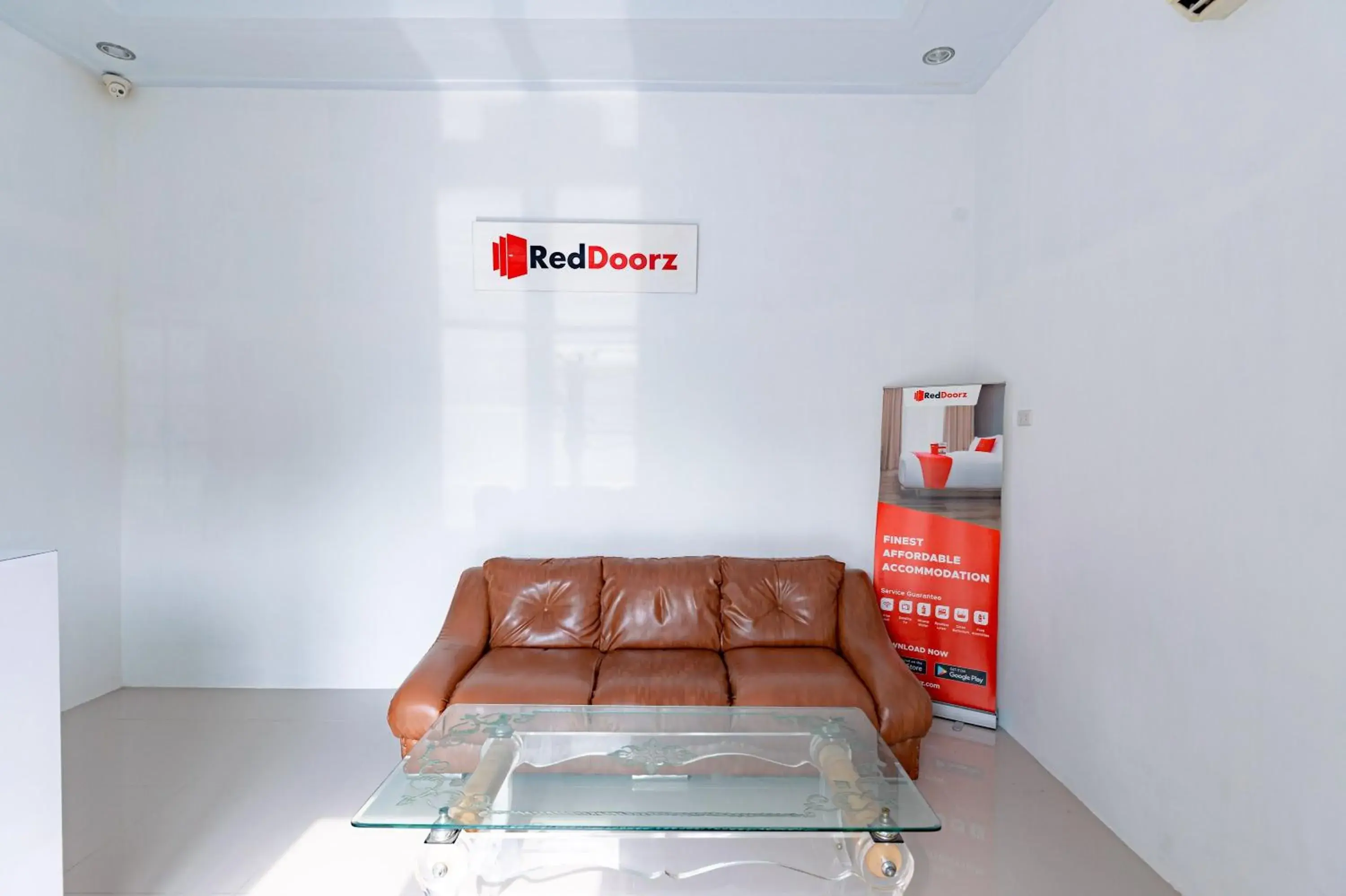 Living room in RedDoorz Syariah near UISU Medan Living room in RedDoorz Syariah near UISU Medan