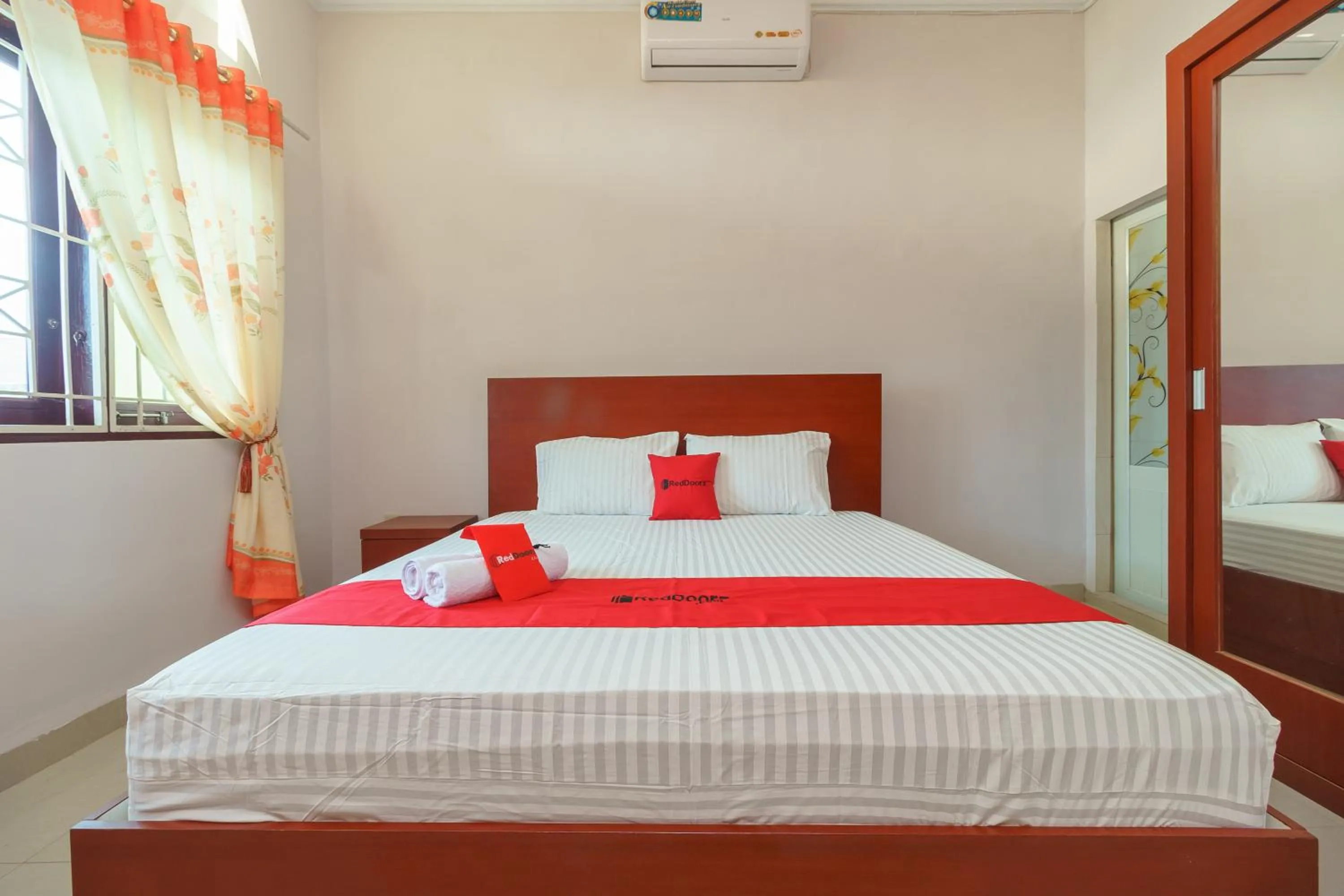 Bedroom, Bed in RedDoorz Syariah near UISU Medan