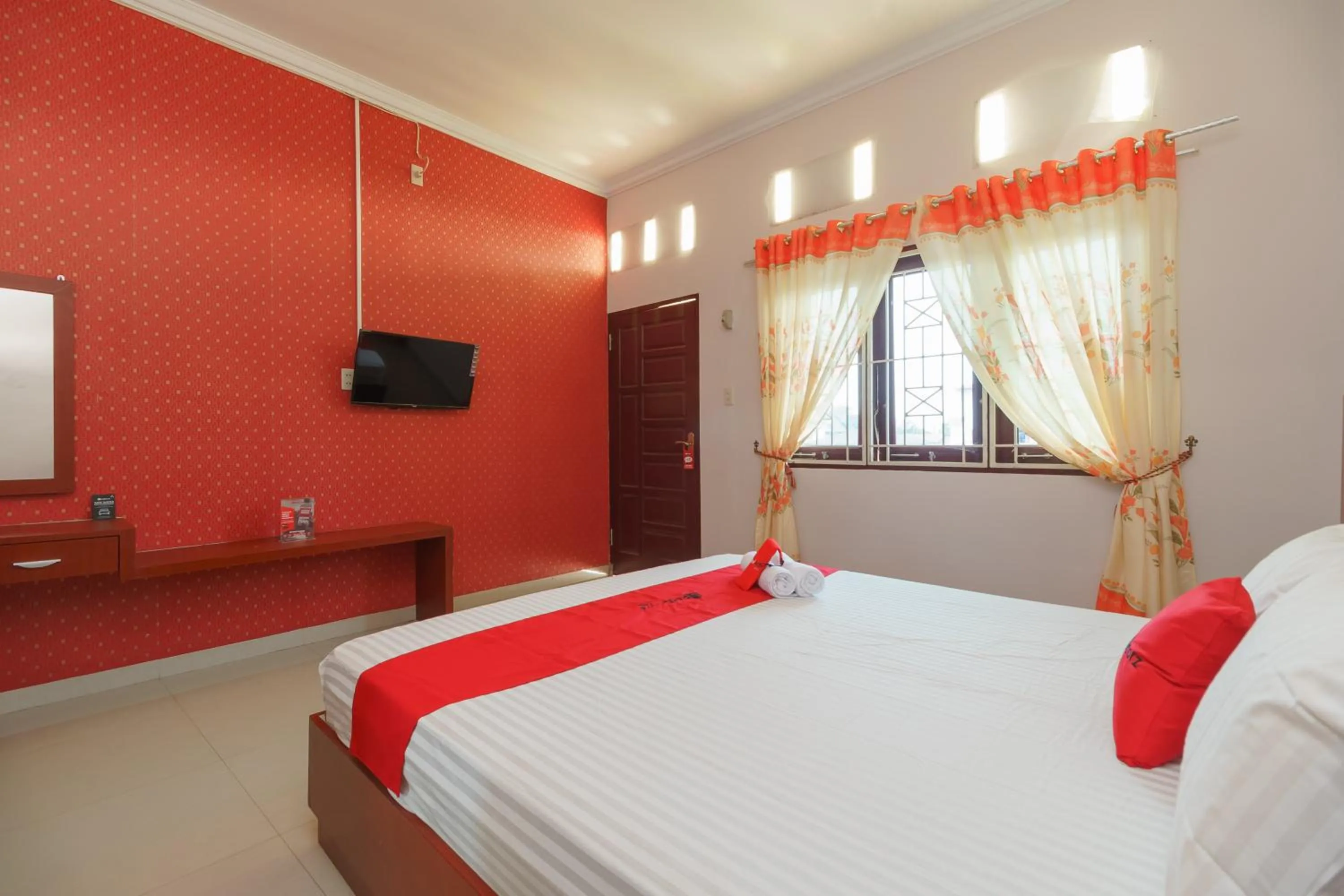 Bedroom, Bed in RedDoorz Syariah near UISU Medan