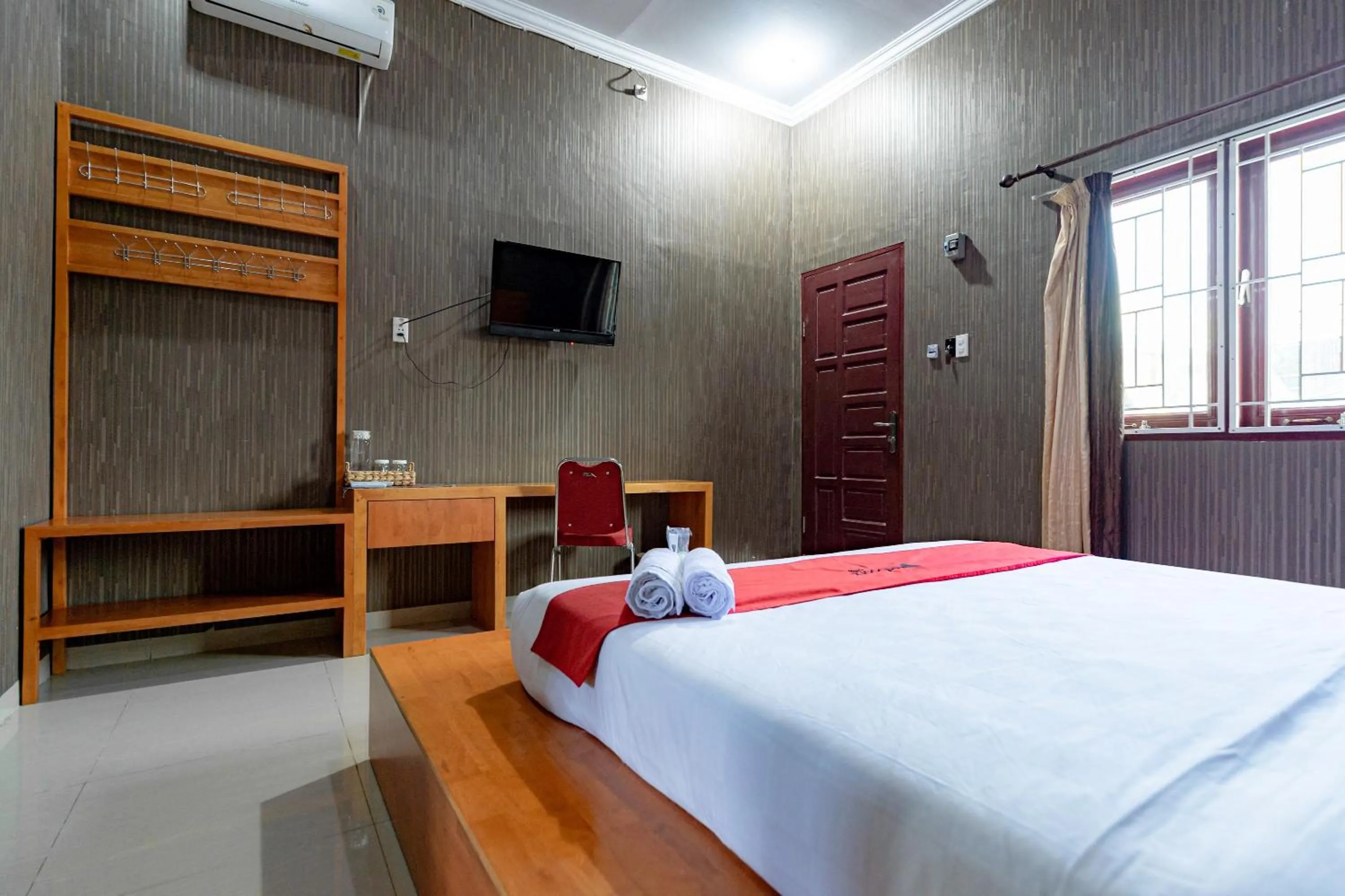 Bedroom, Bed in RedDoorz Syariah near UISU Medan