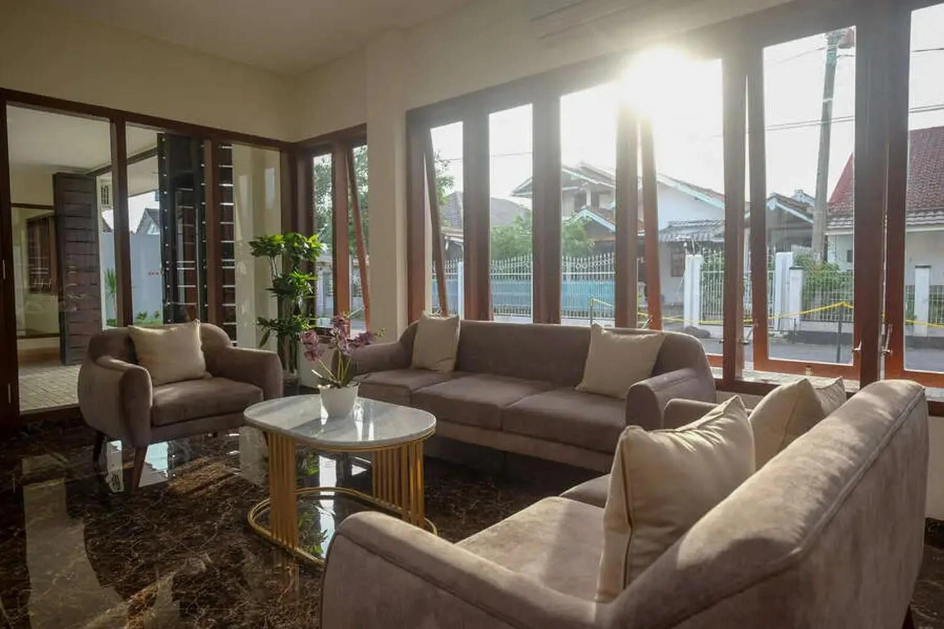 Living room in Urbanview Sumampir Anugrah Purwokerto by RedDoorz