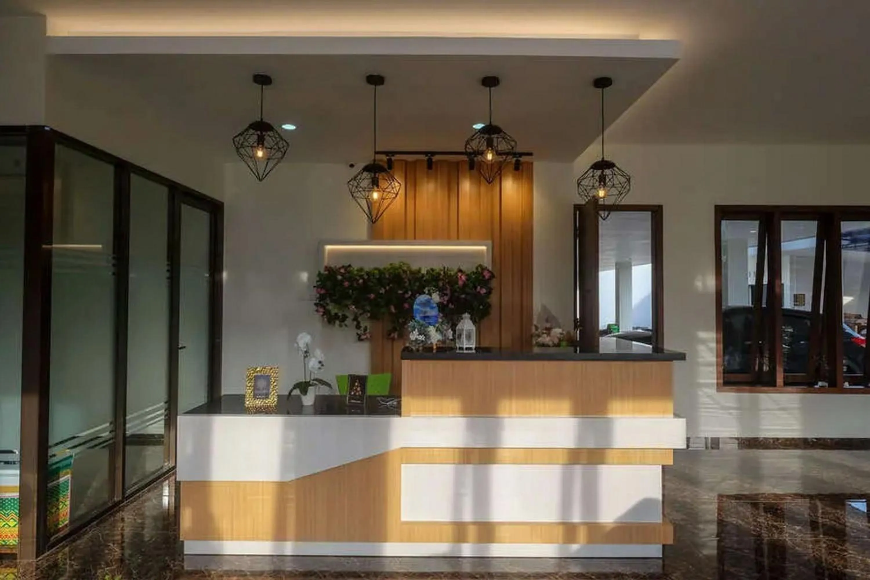 Lobby or reception in Urbanview Sumampir Anugrah Purwokerto by RedDoorz