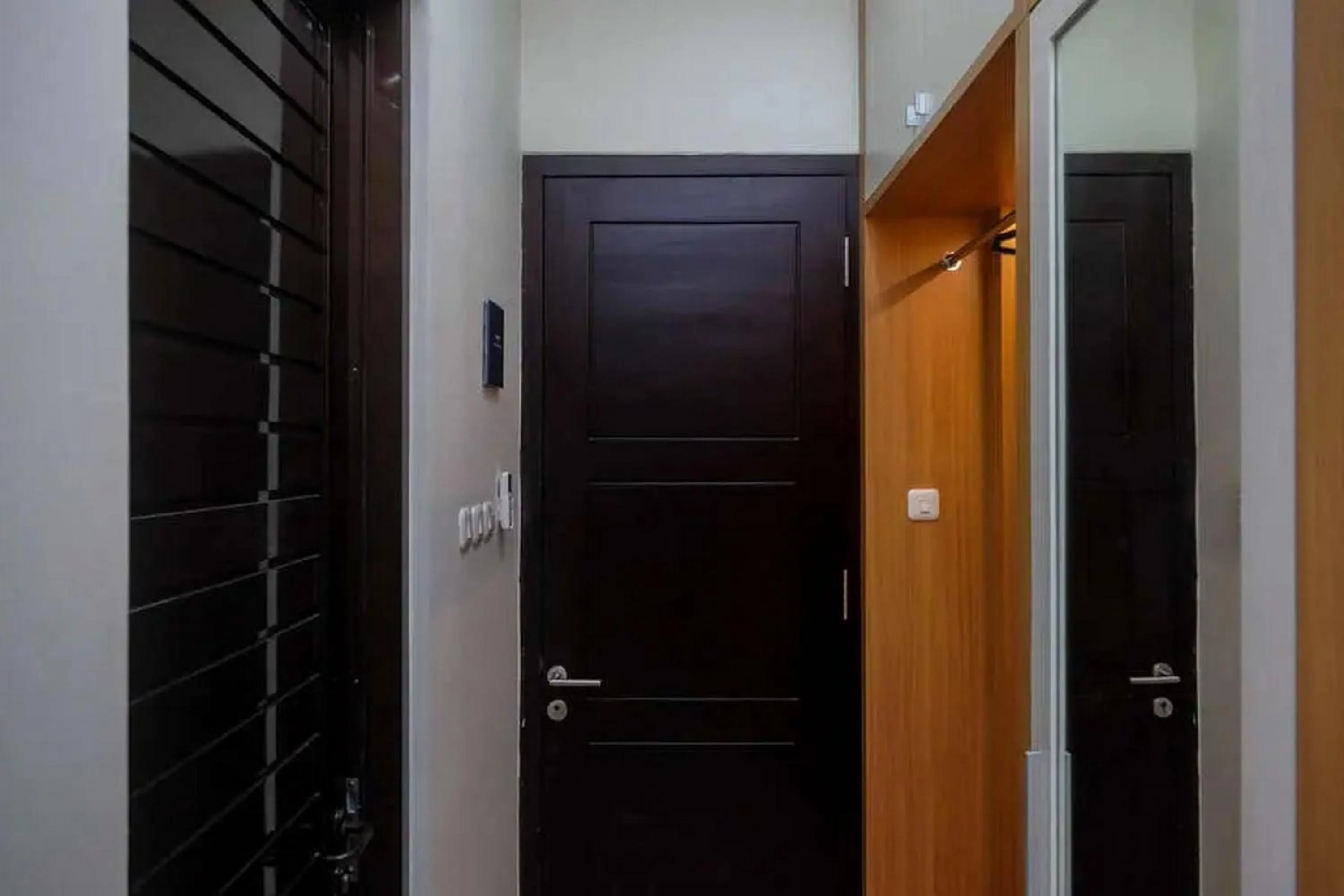 wardrobe in Urbanview Sumampir Anugrah Purwokerto by RedDoorz