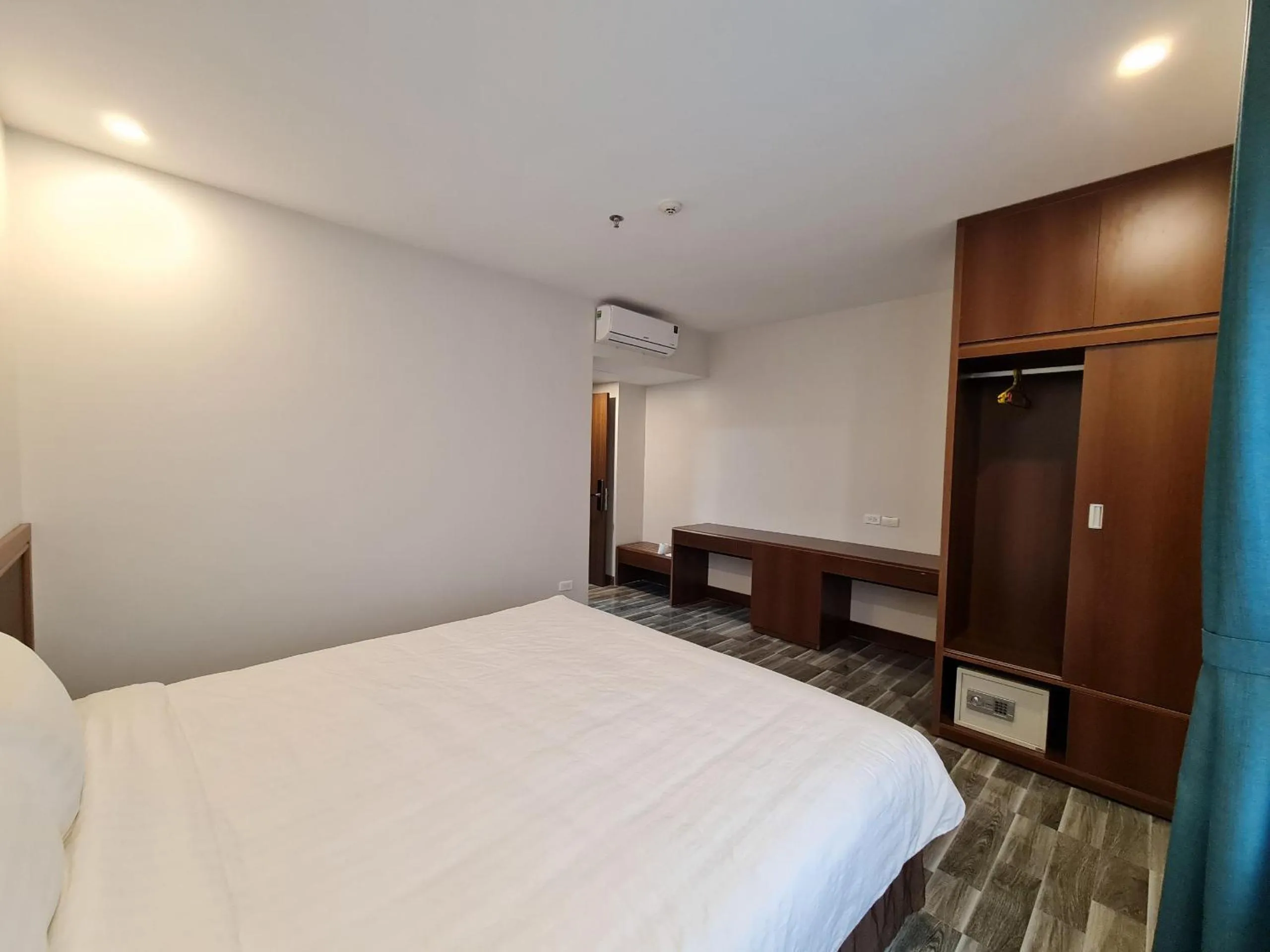 Photo of the whole room, Bed in Viet Long Complex Residence