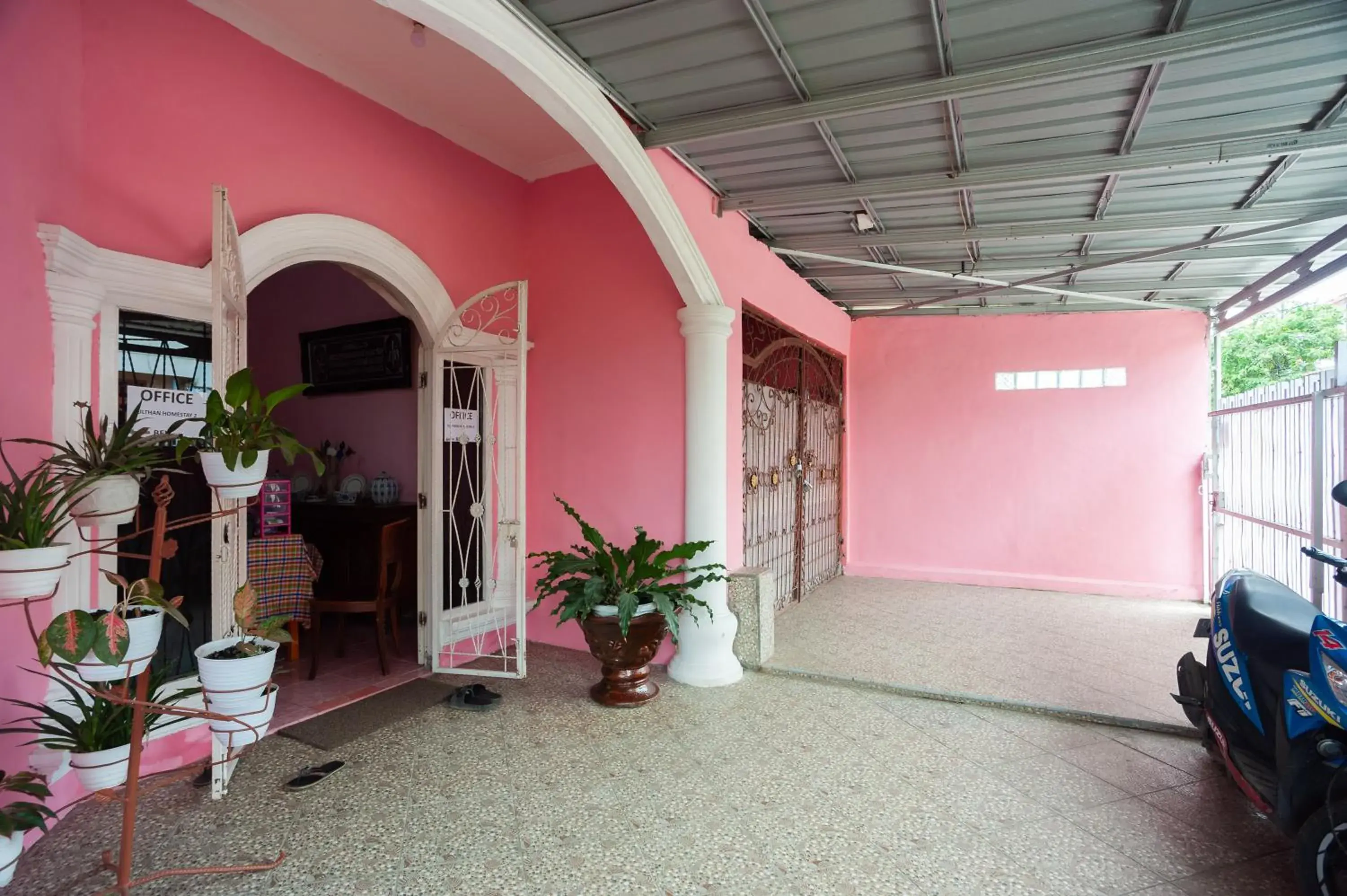 Property building in RedDoorz near Simpang Bandara SMB II Property building in RedDoorz near Simpang Bandara SMB II