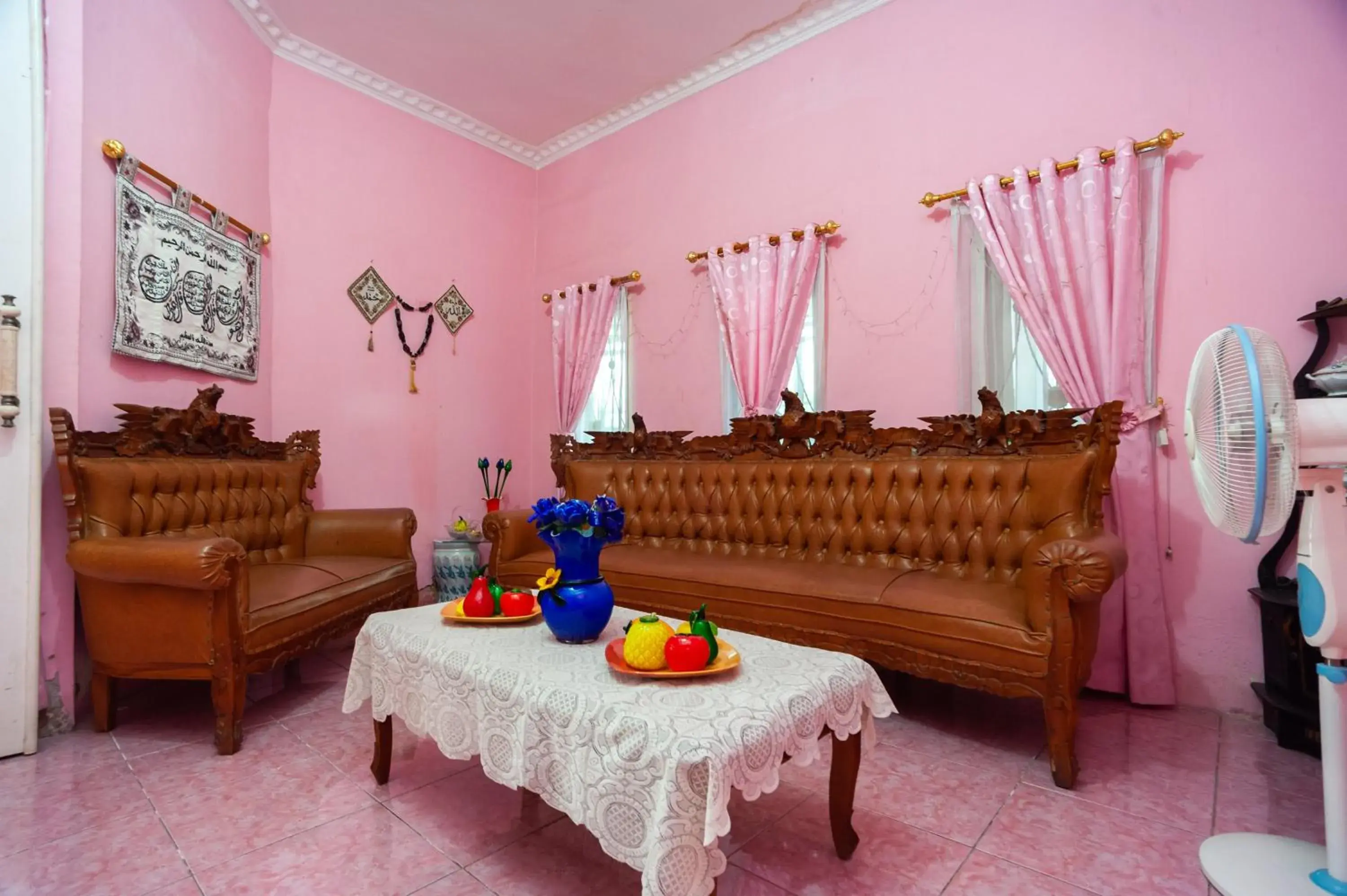 Living room in RedDoorz near Simpang Bandara SMB II Living room in RedDoorz near Simpang Bandara SMB II