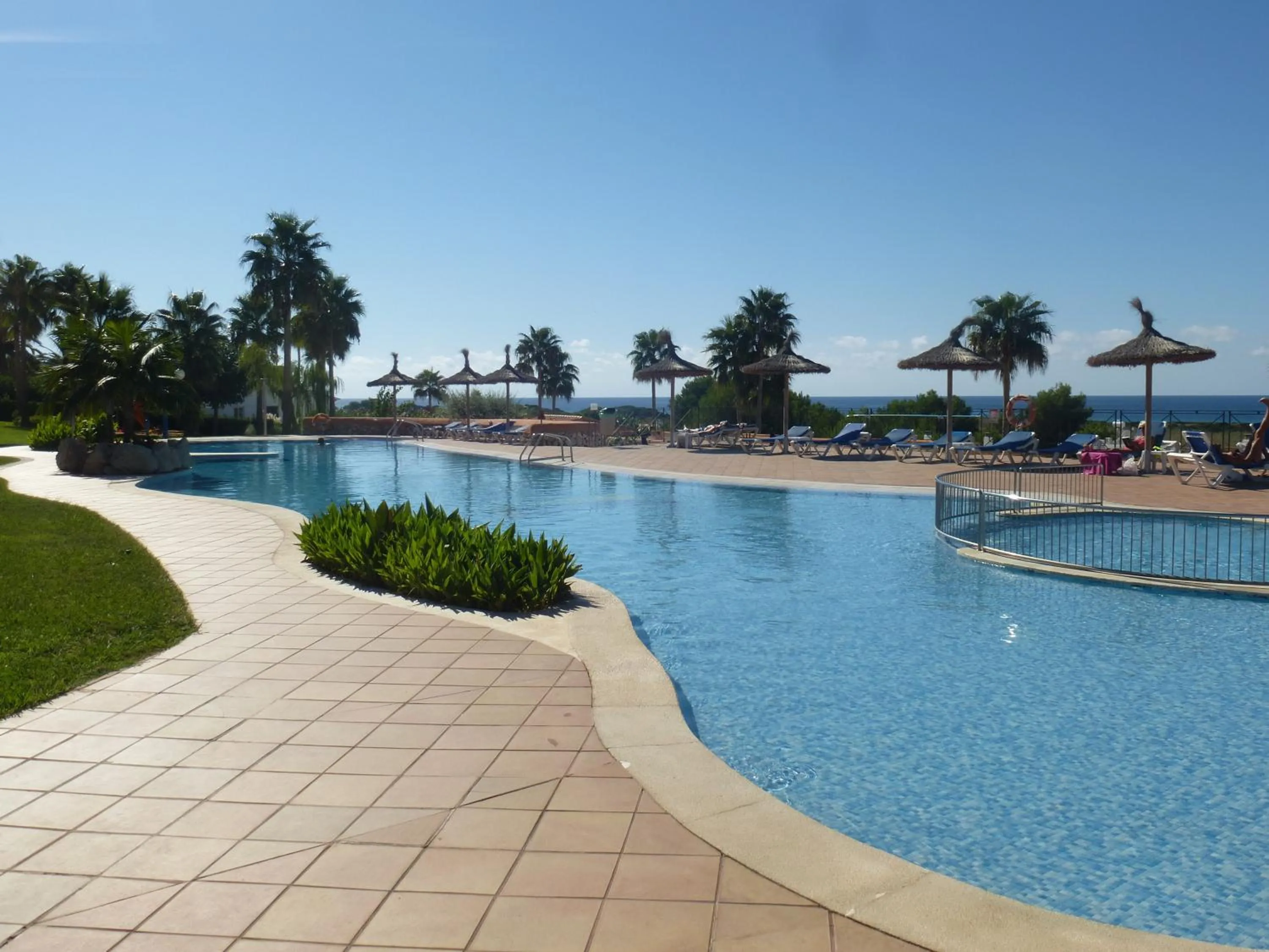 Swimming pool in Apartamentos Mar Blau