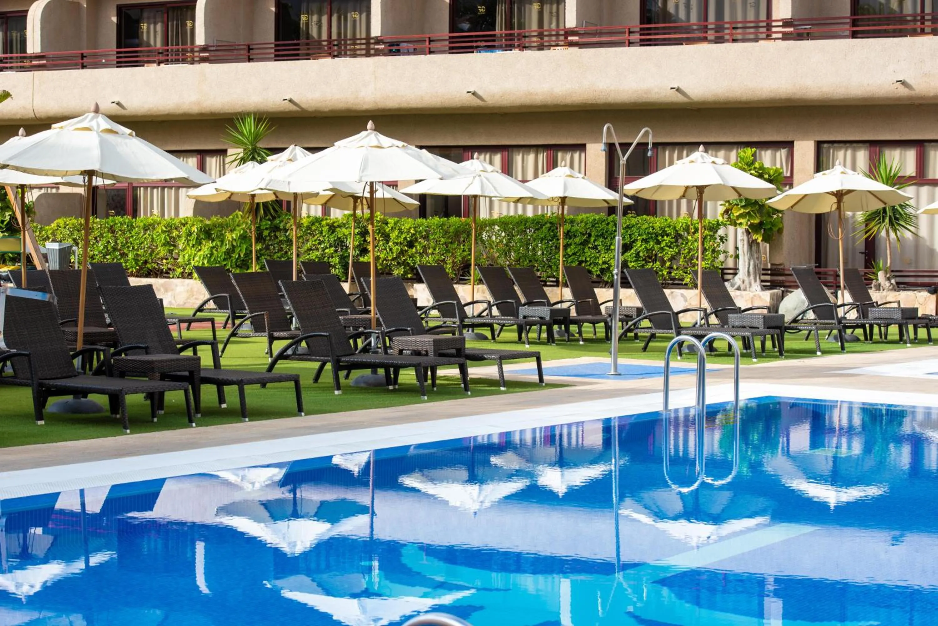 Swimming pool in GF Fañabe