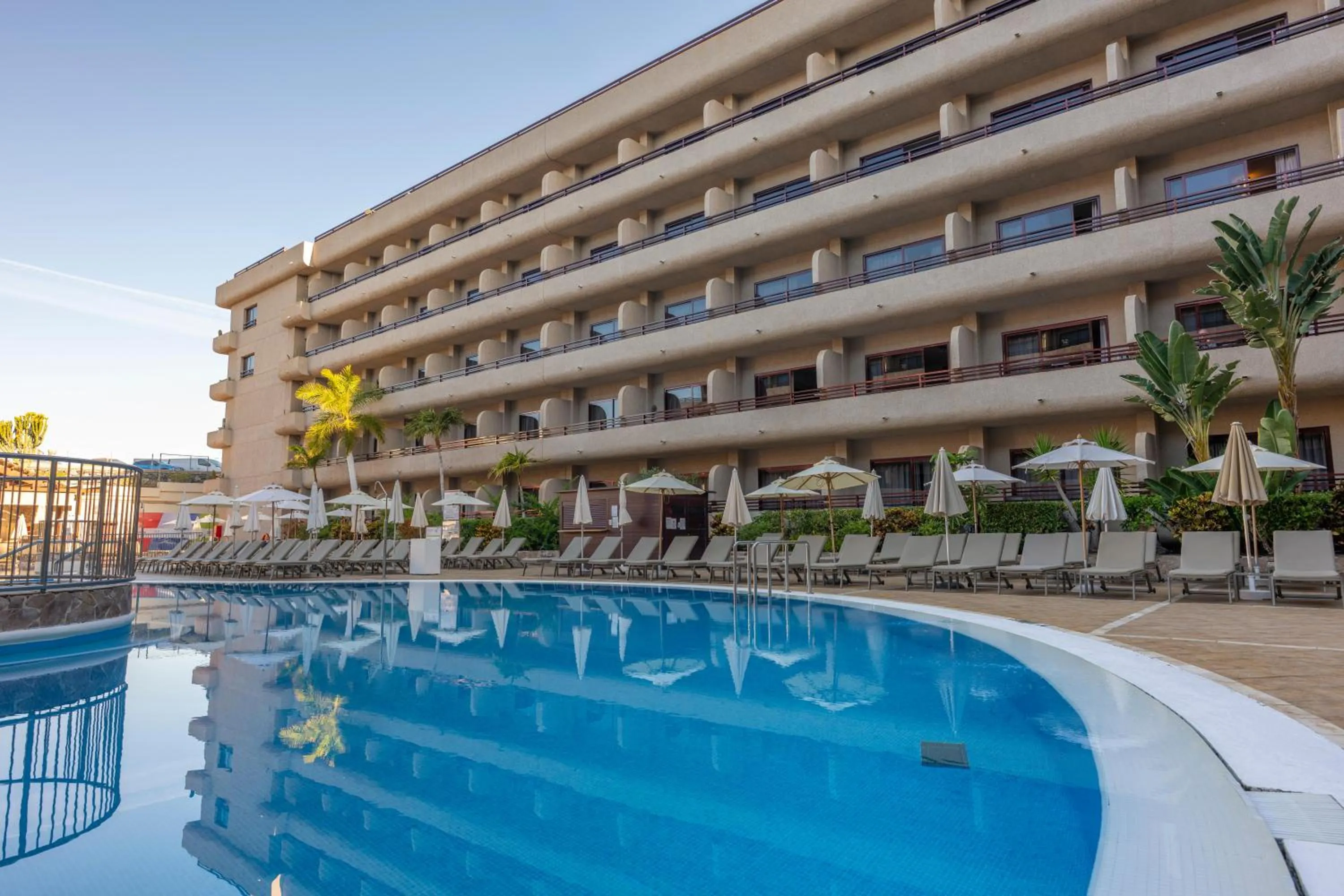 Swimming pool in GF Fañabe