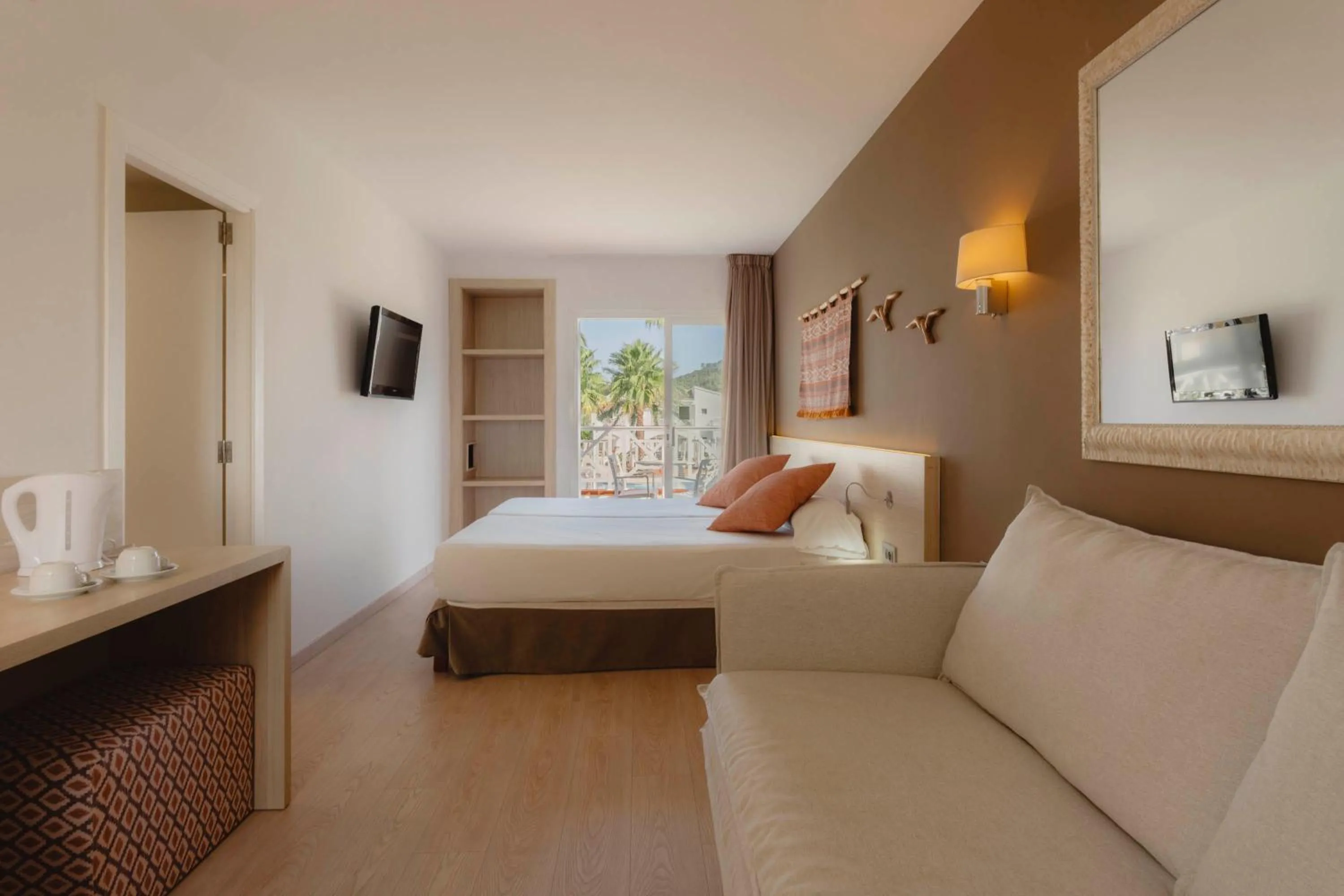 Photo of the whole room, Bed in Garden Saladina - Adults Only