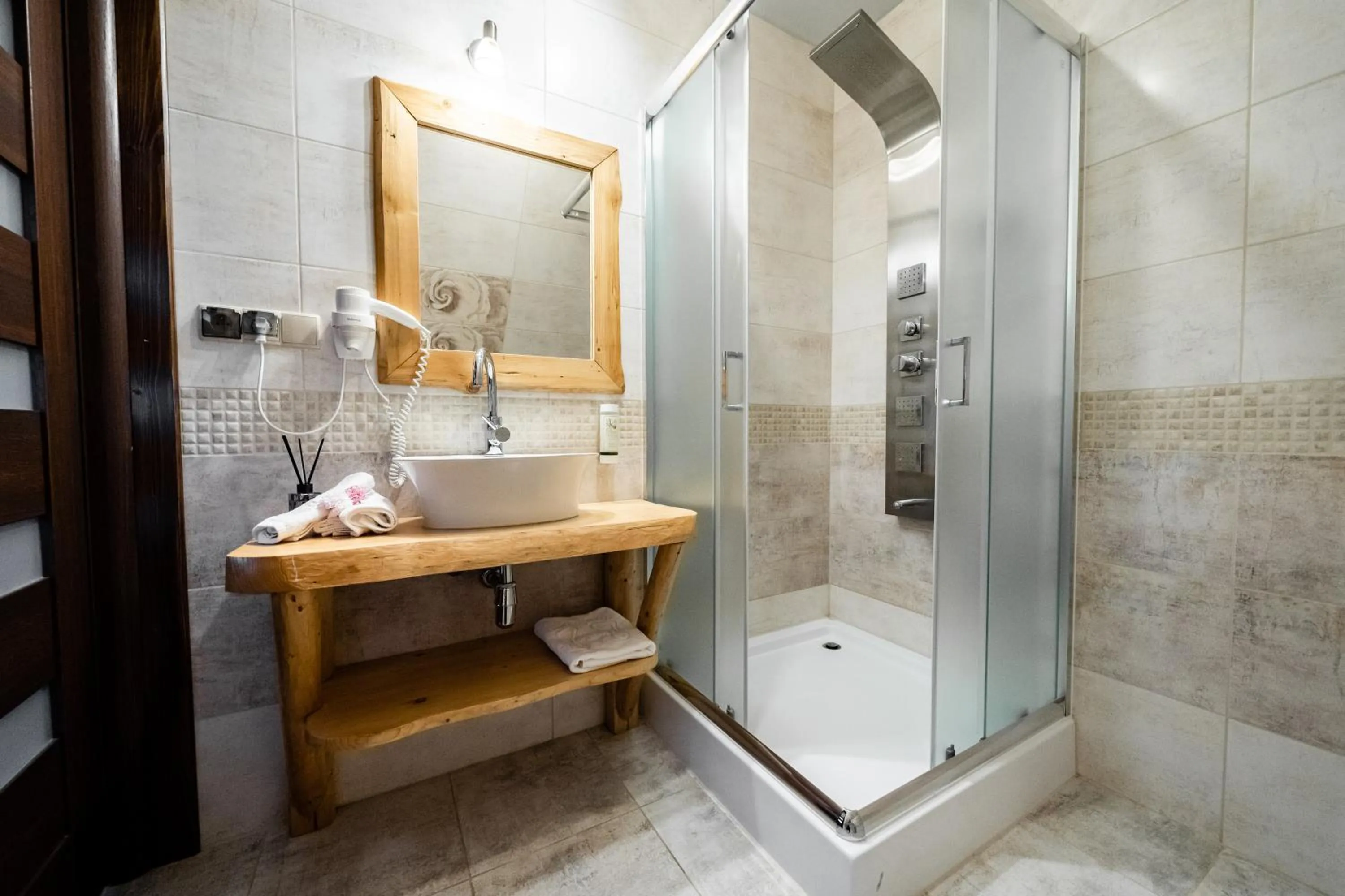 Shower in Zapotoczny Residence