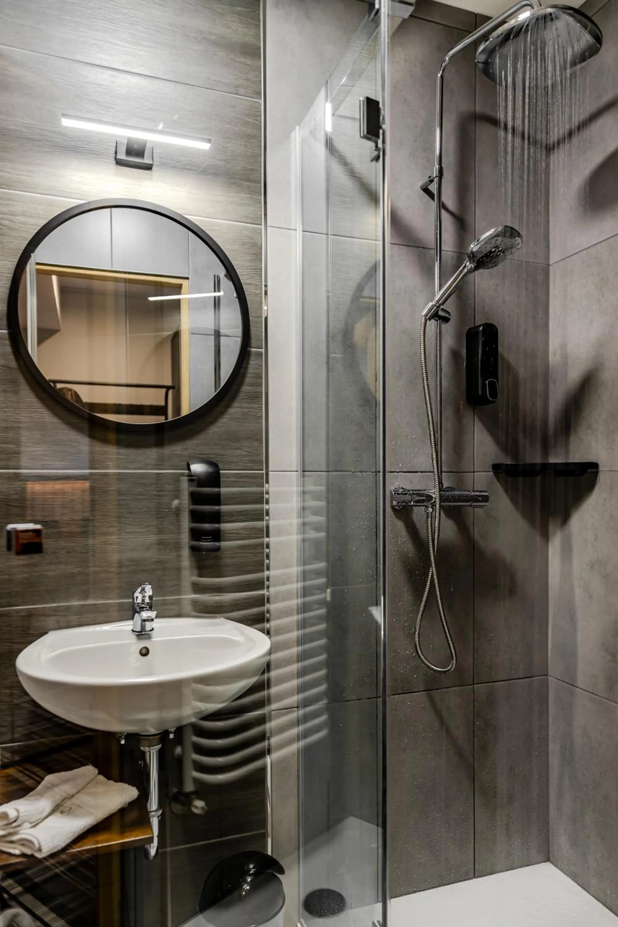 Shower in Zapotoczny Residence