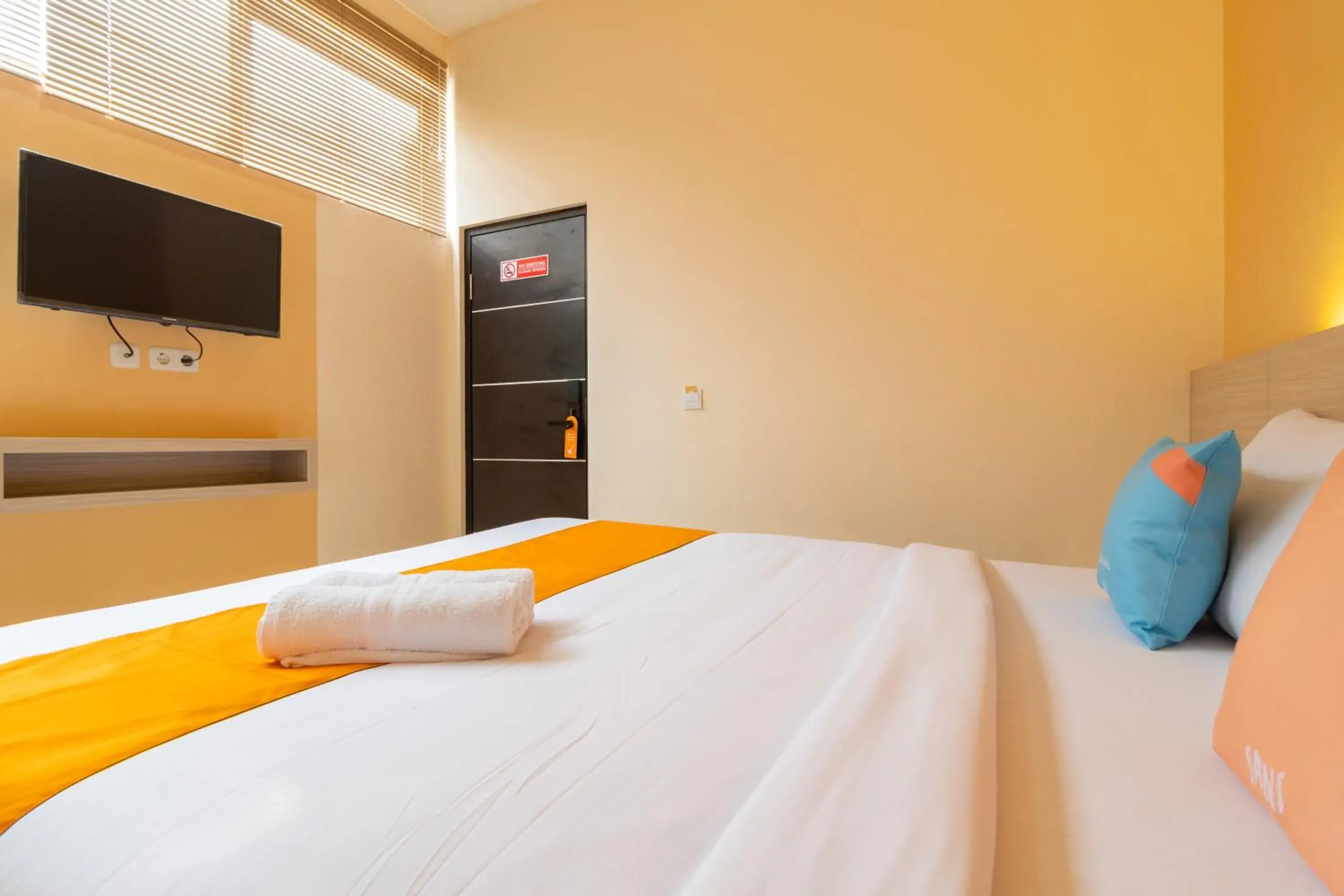 Bedroom, Bed in Sans Hotel Bubulak Bogor Bedroom, Bed in Sans Hotel Bubulak Bogor