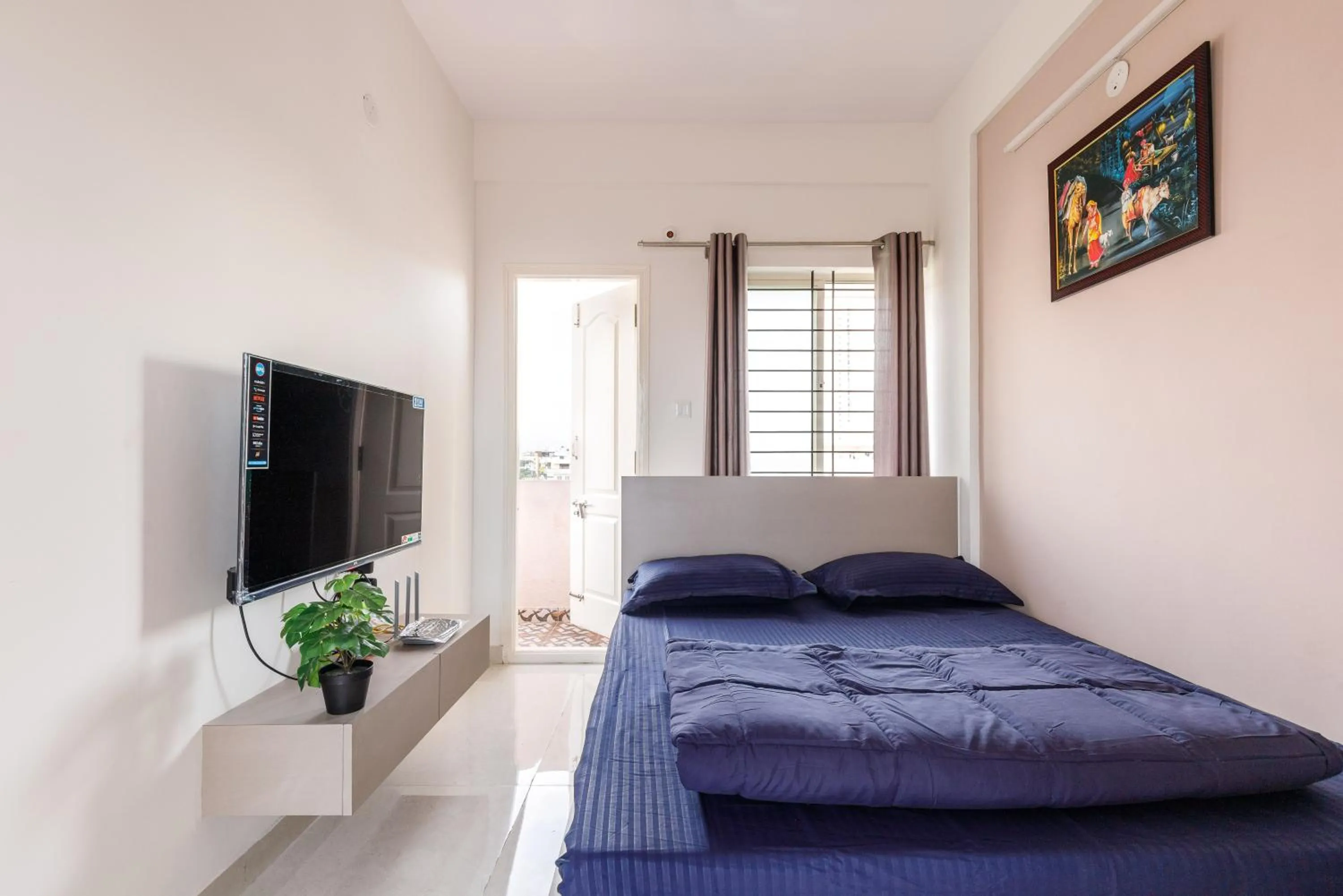 Living room, Bed in Sunrise Service Apartments