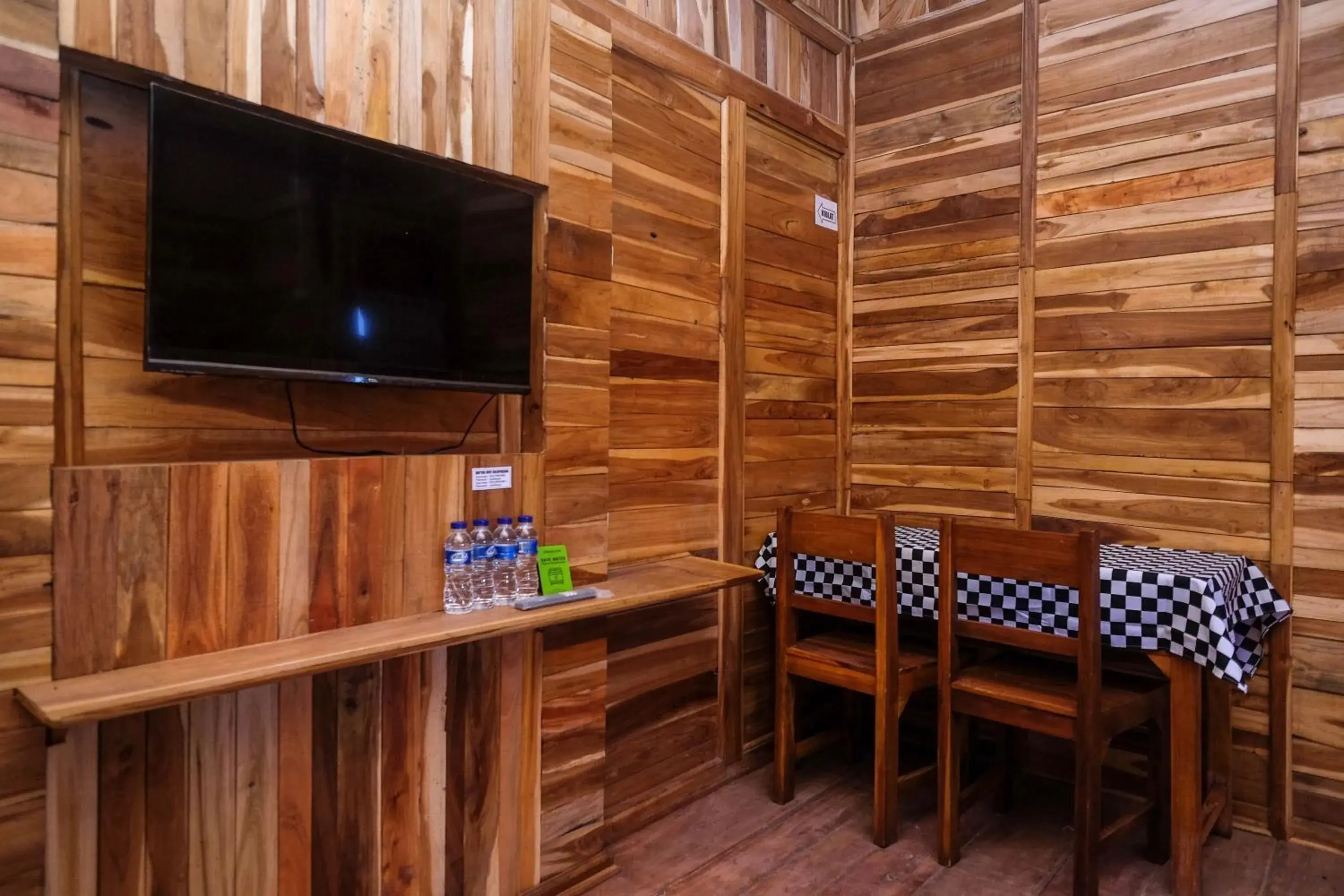 Communal lounge/ TV room in Urbanview Villa Kolopaking Kebumen by RedDoorz Communal lounge/ TV room in Urbanview Villa Kolopaking Kebumen by RedDoorz