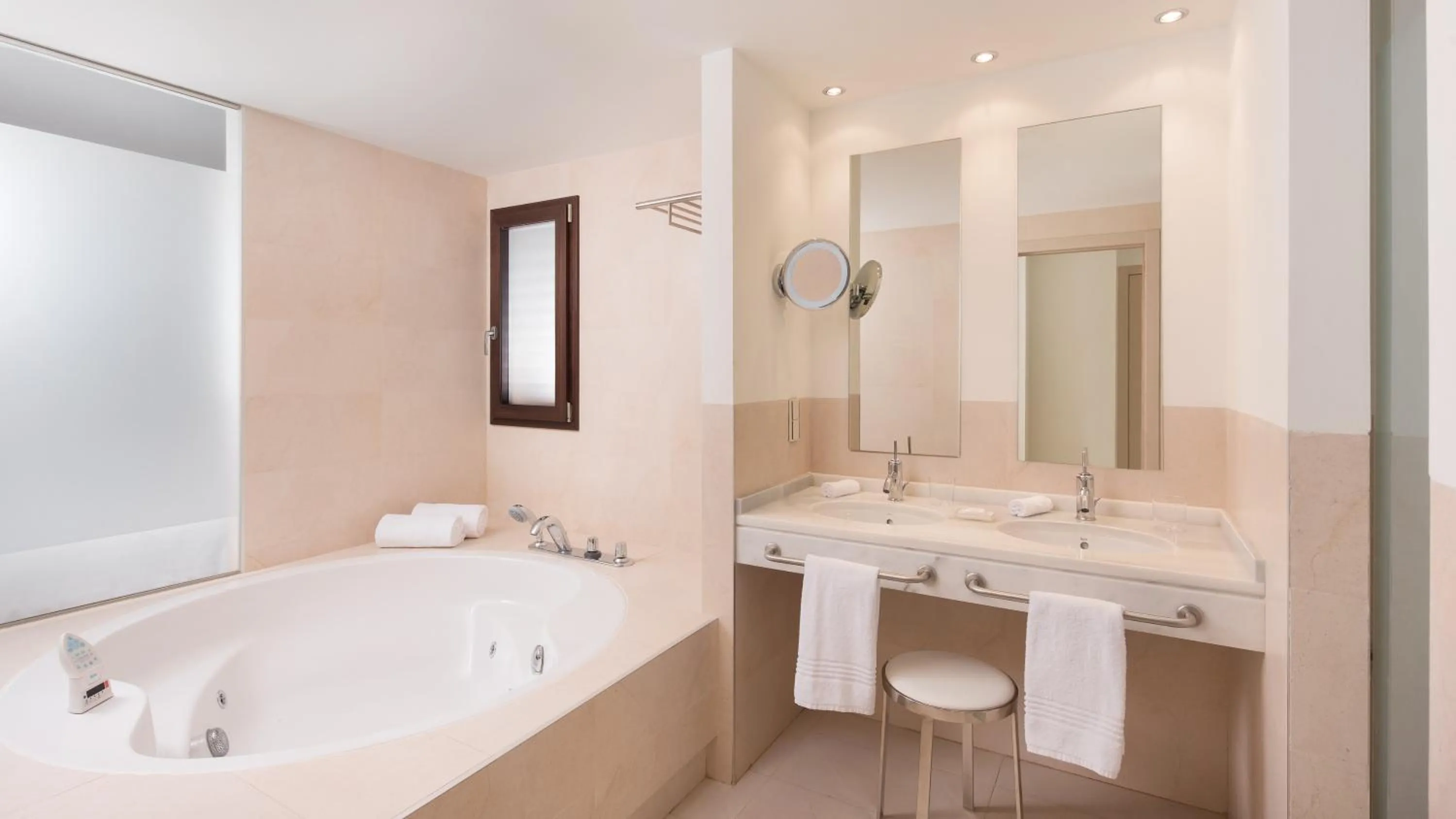 Toilet in Ona Hacienda del Álamo Golf Resort