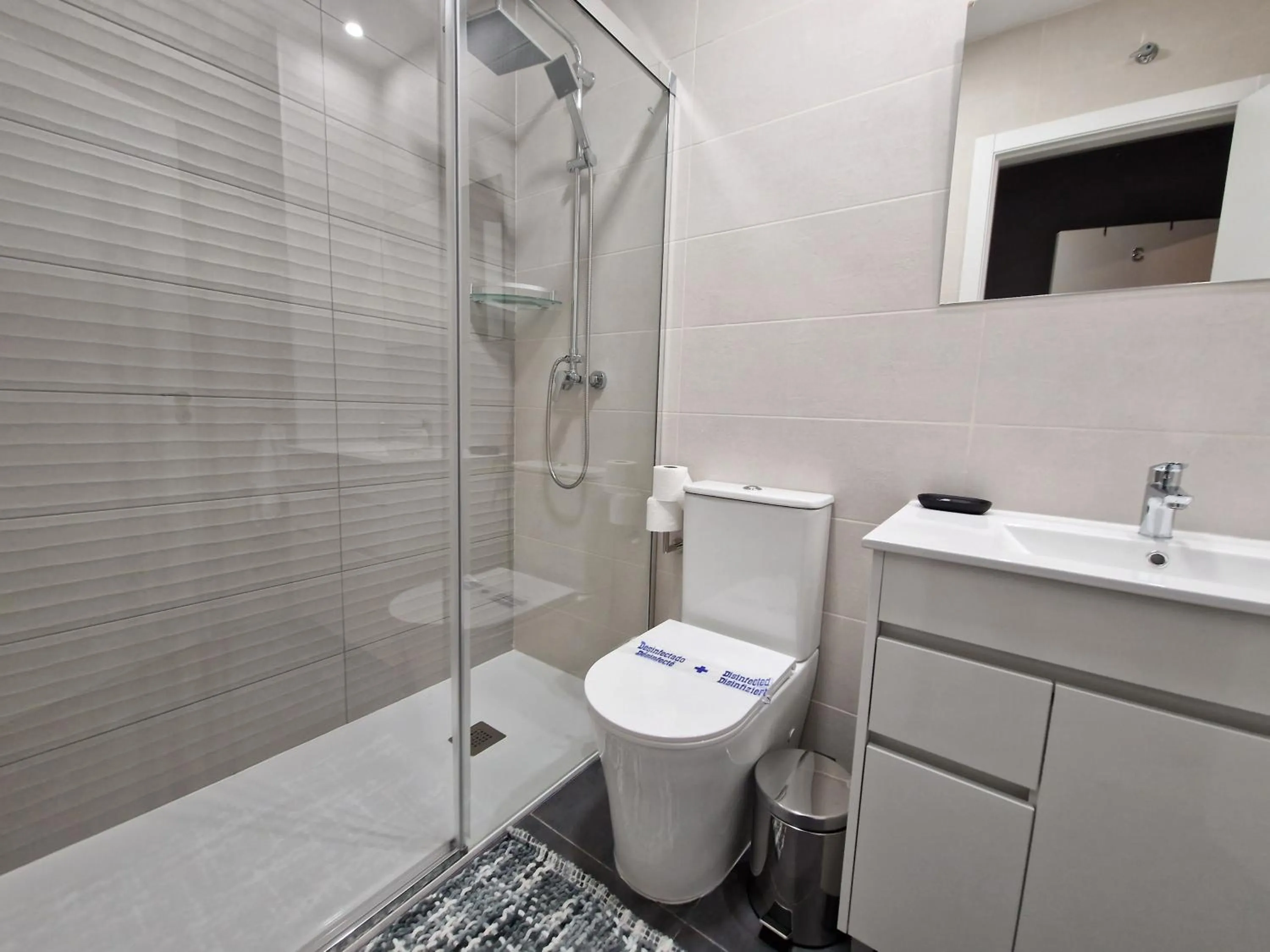 Shower in Malasaña Dreams S,L