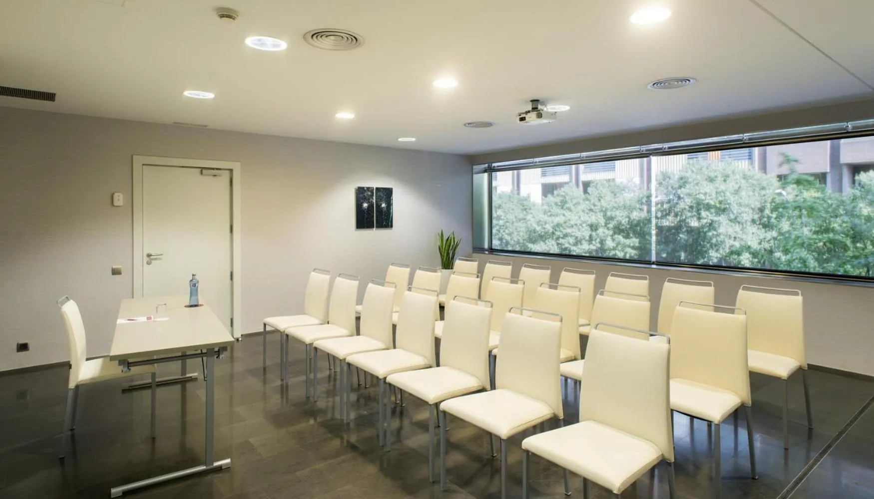 Meeting/conference room in NH Collection Barcelona Constanza