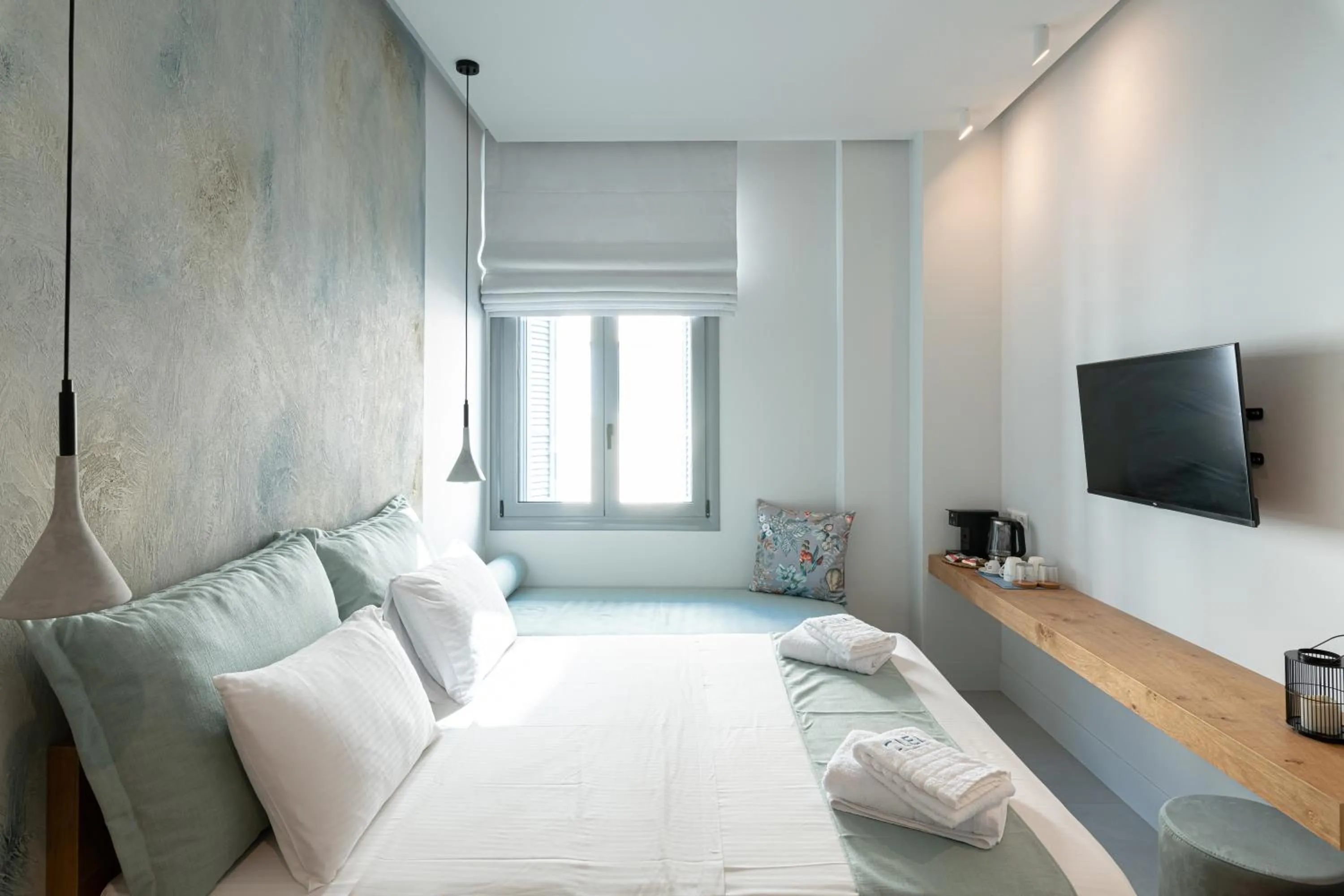 TV and multimedia, Bed in Ciel Suites Athens