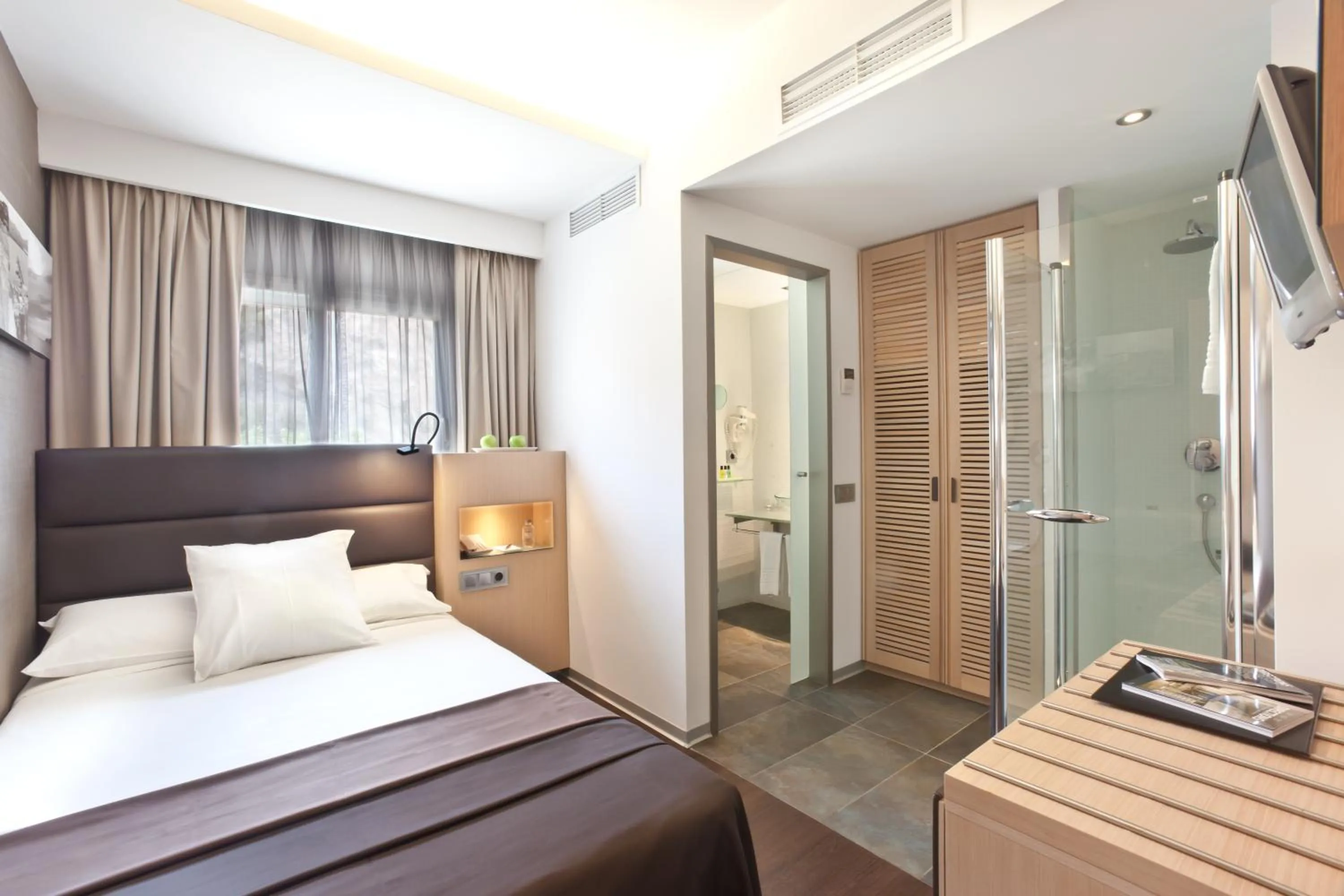 Shower, Bed in Ocean Drive Ibiza