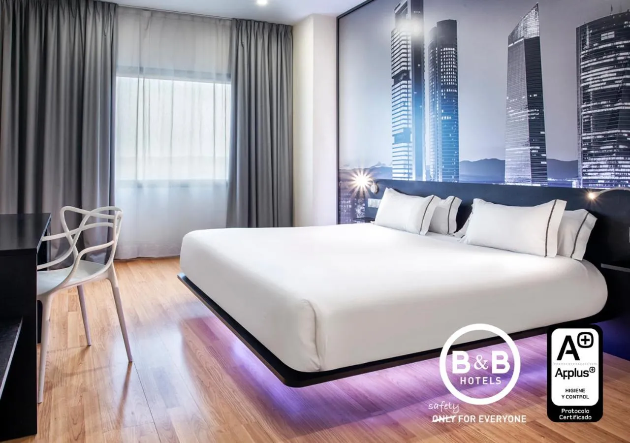 Logo/Certificate/Sign, Bed in B&B HOTEL Madrid Aeropuerto T4