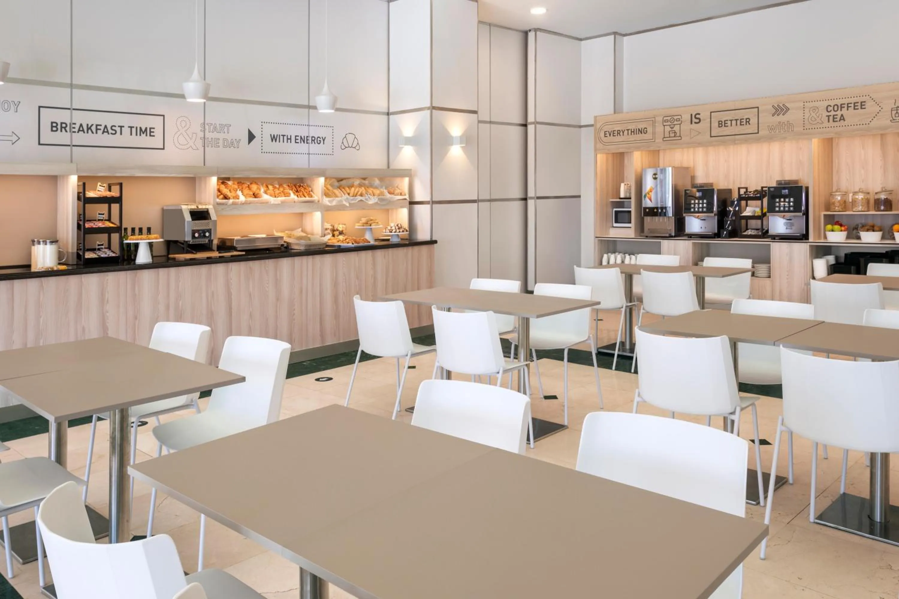 Dining area in B&B HOTEL Madrid Aeropuerto T4