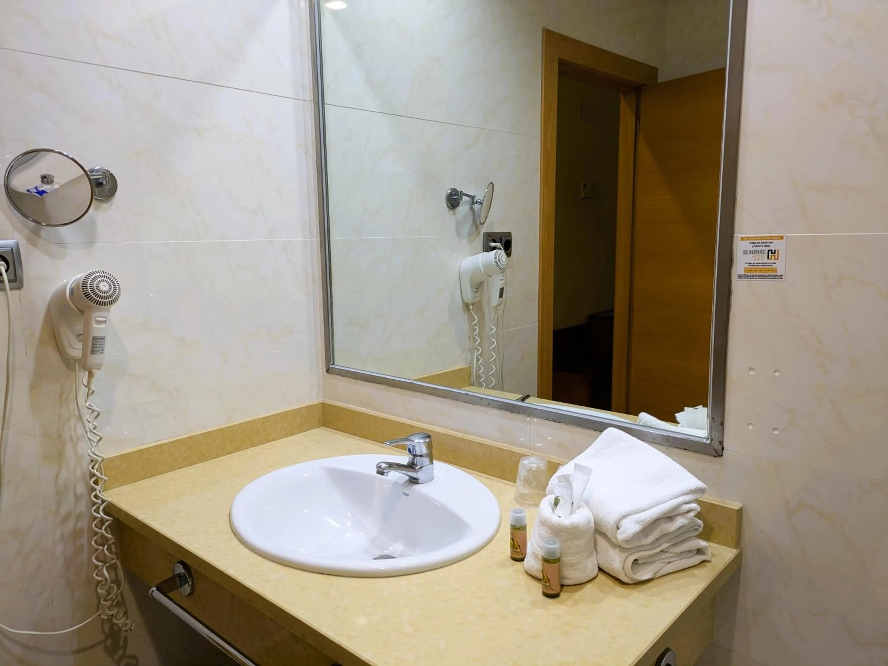 Bathroom in Hotel Los Habaneros