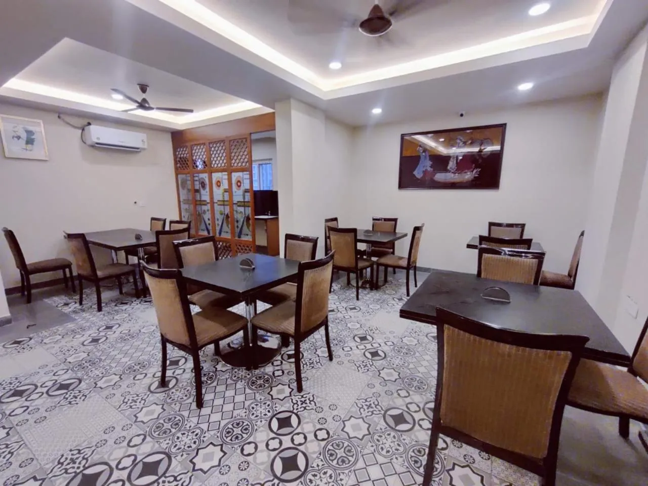 Restaurant/places to eat in Hotel The Prime