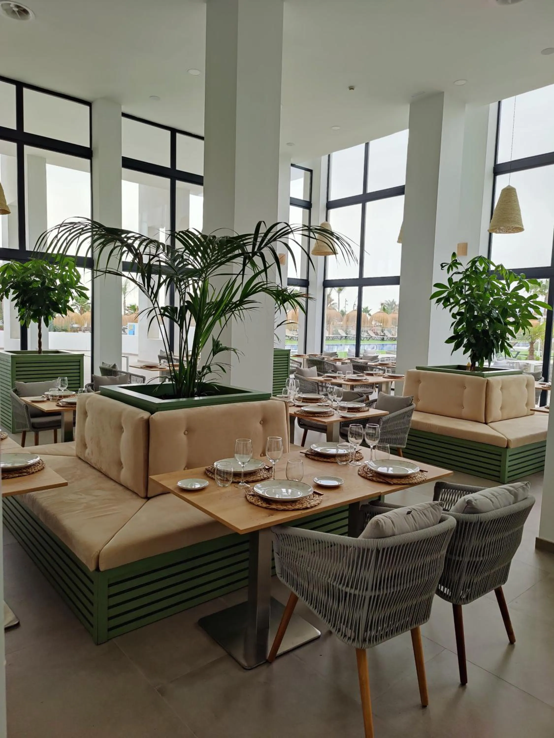 Restaurant/places to eat in Cabogata Beach Hotel