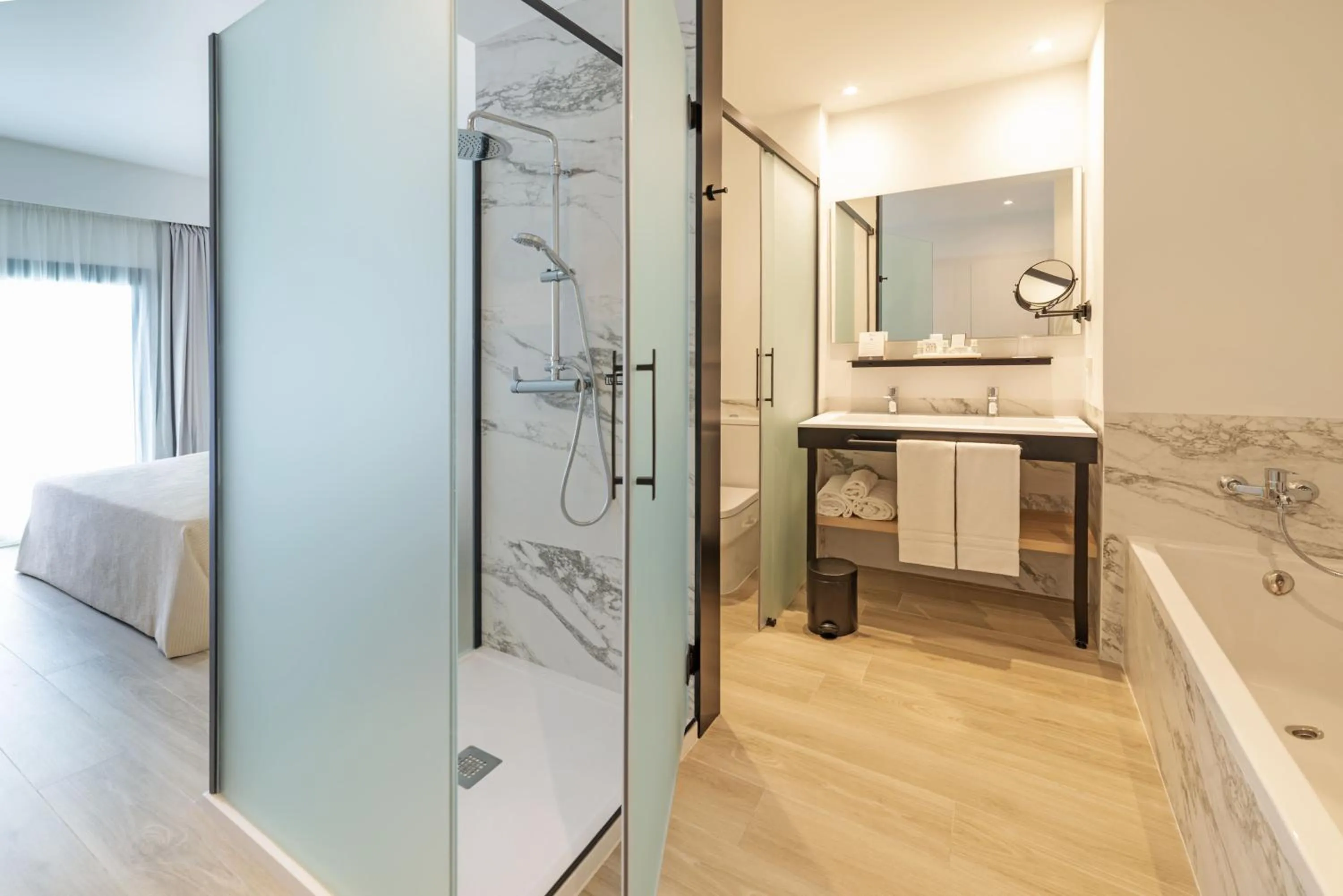 Shower, Bed in Cabogata Beach Hotel