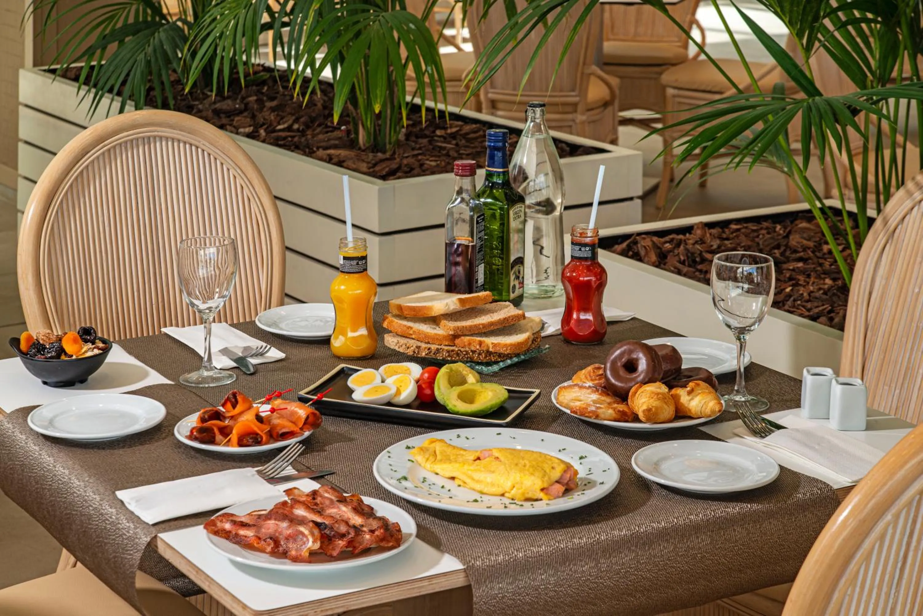 Restaurant/places to eat in Hotel Cabogata Jardín