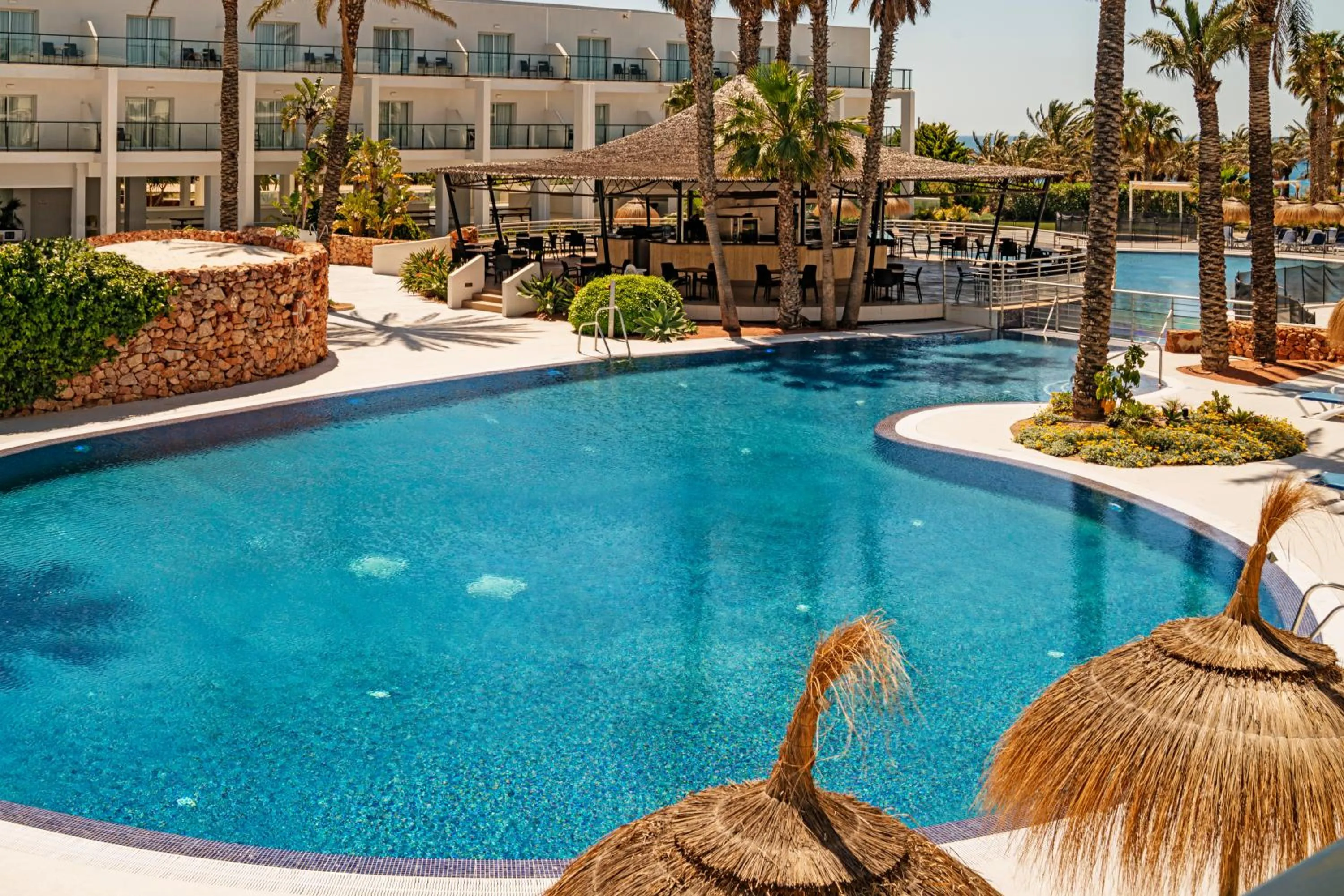 Pool view in Hotel Cabogata Jardín