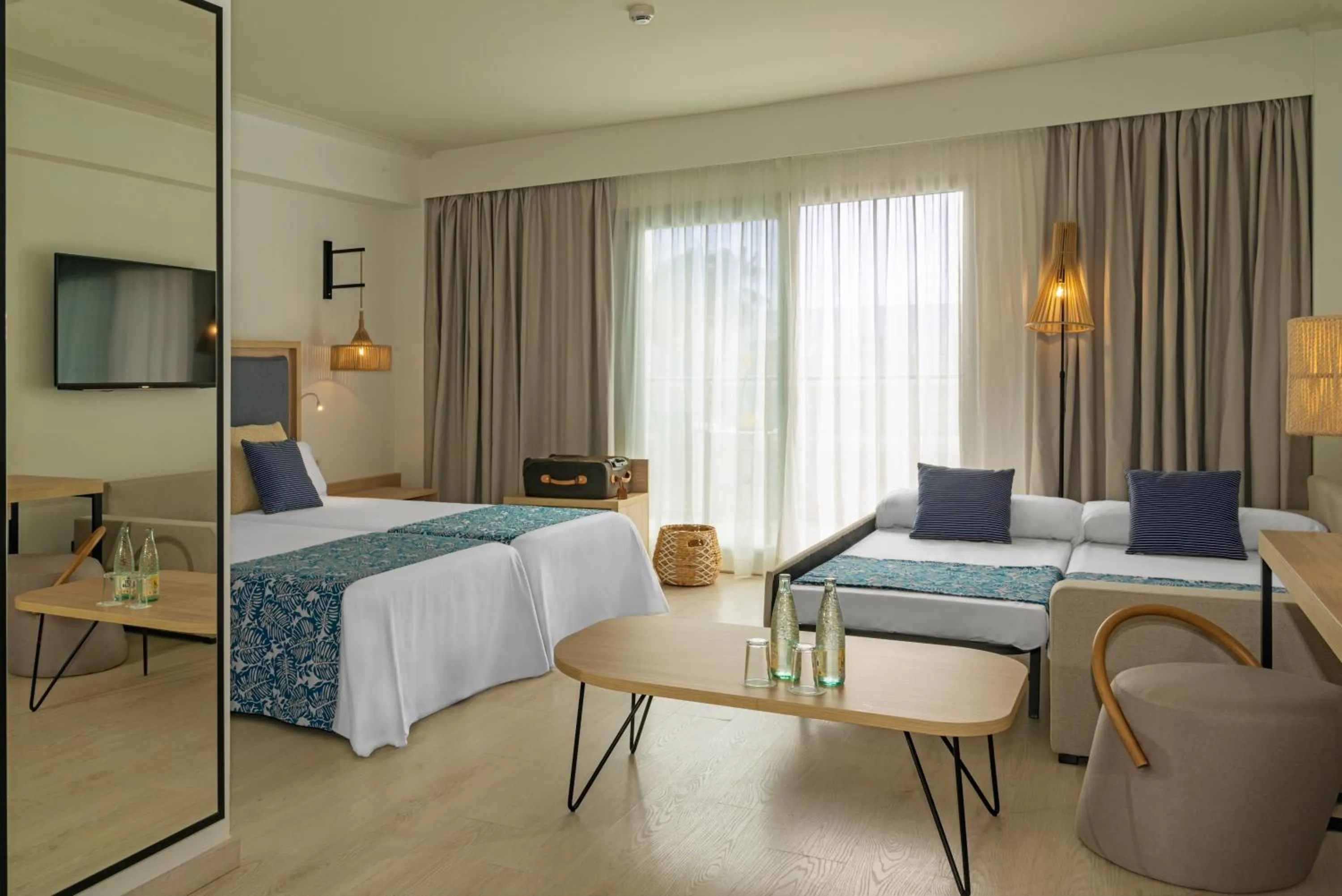 Photo of the whole room, Bed in Hotel Cabogata Jardín