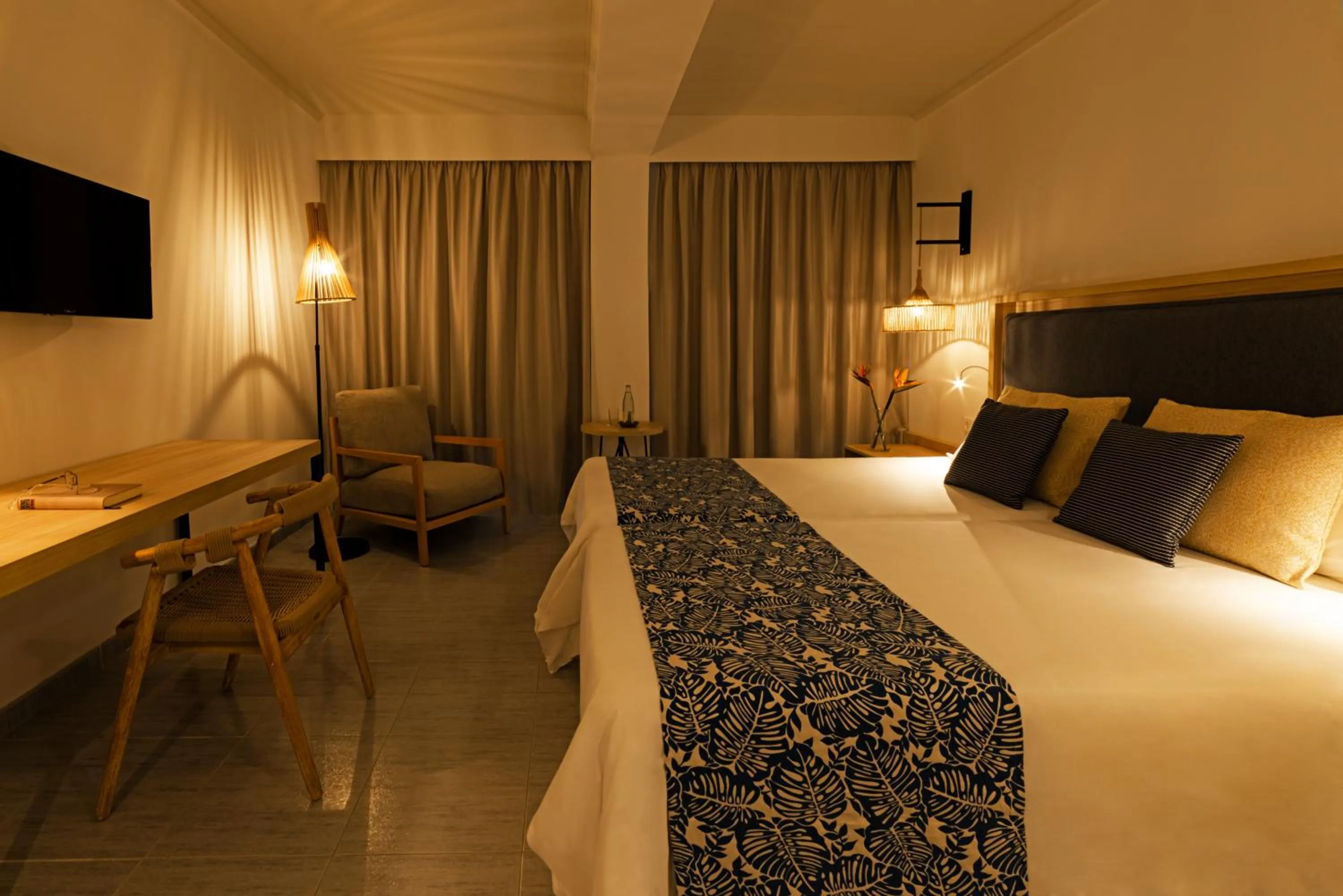 Photo of the whole room, Bed in Hotel Cabogata Jardín