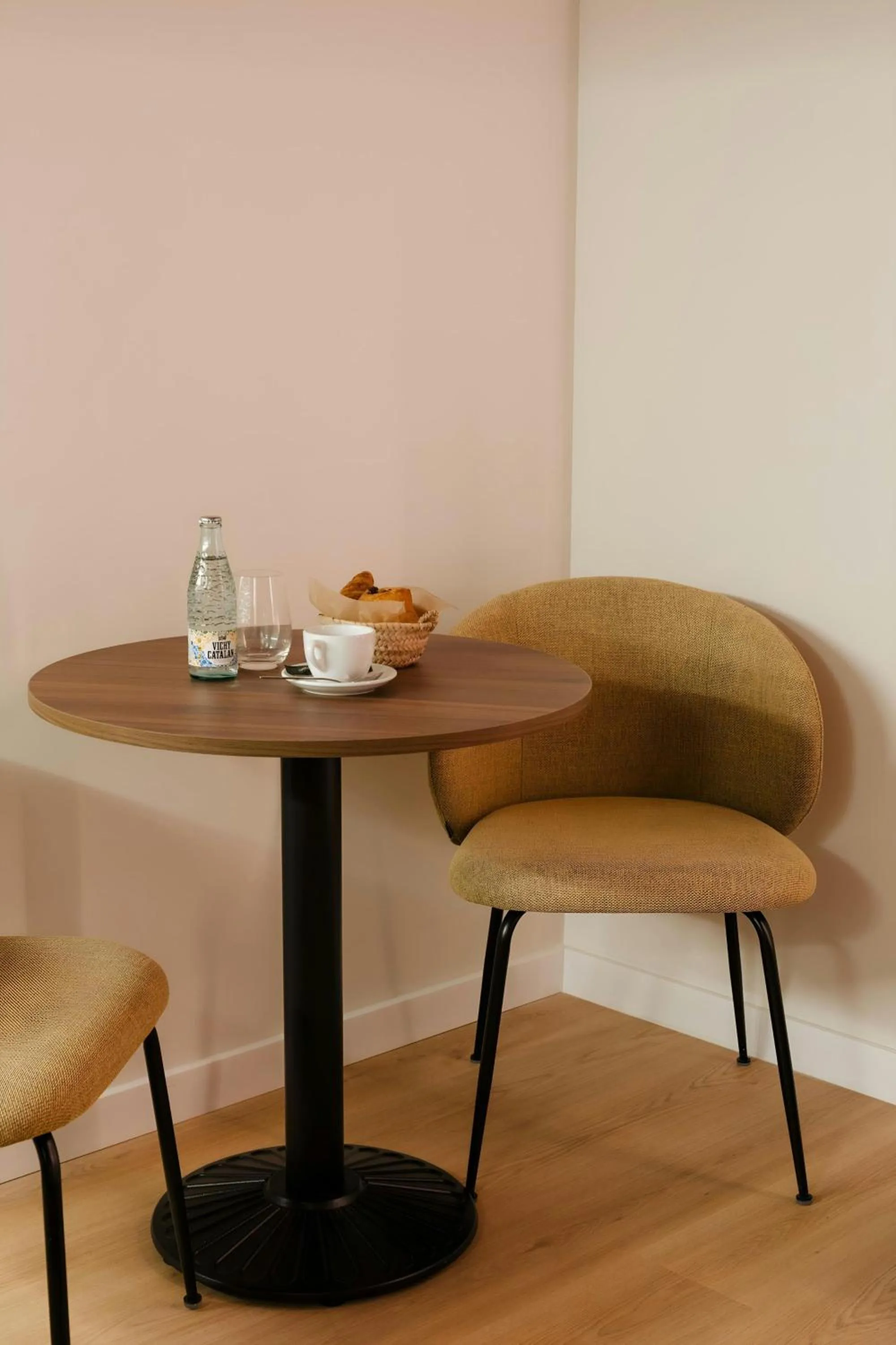 Photo of the whole room in Los Arcos Hotel Gothic Quarter, Sonder by Marriott Bonvoy