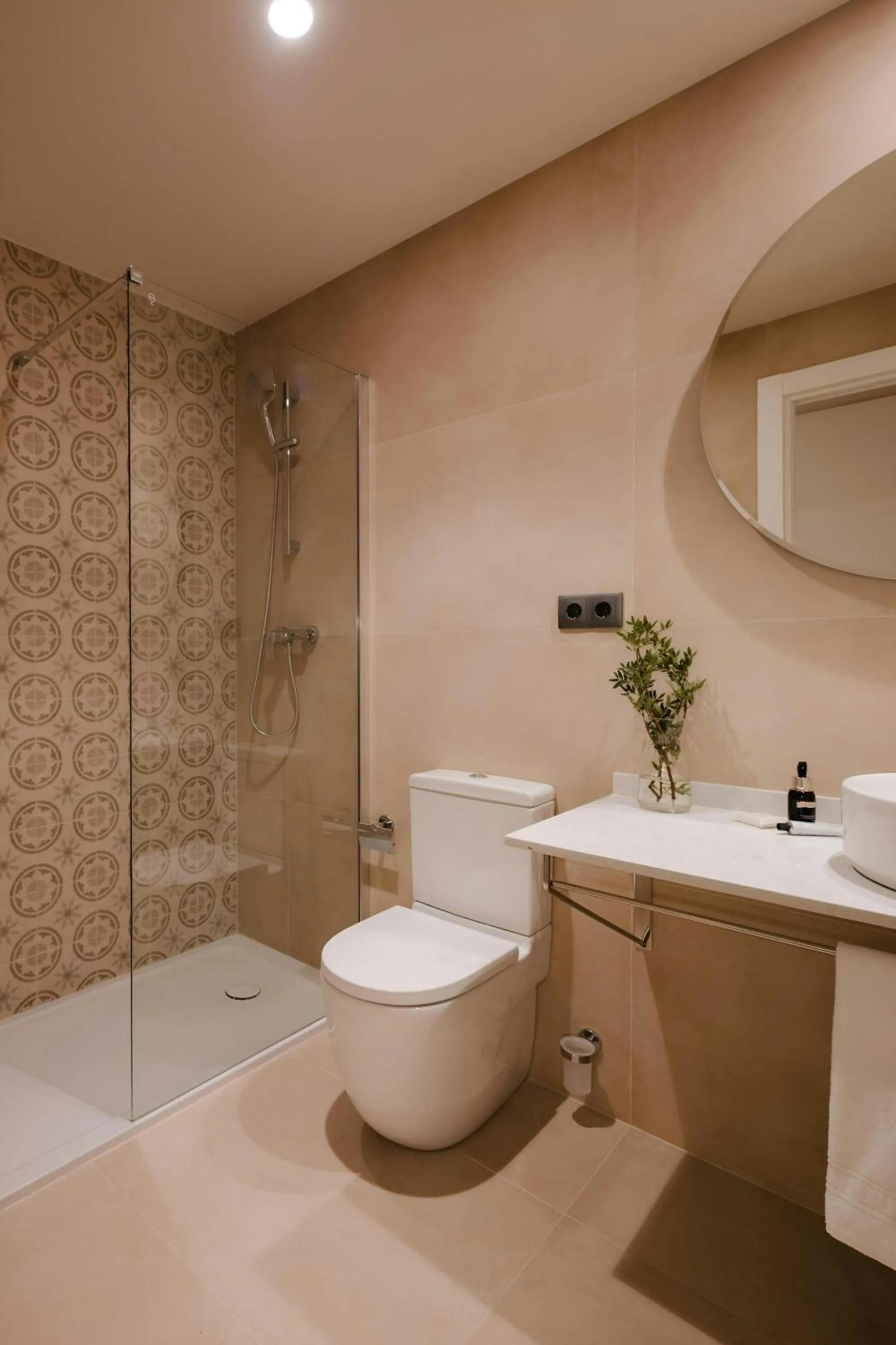 Bathroom in Los Arcos Hotel Gothic Quarter, Sonder by Marriott Bonvoy