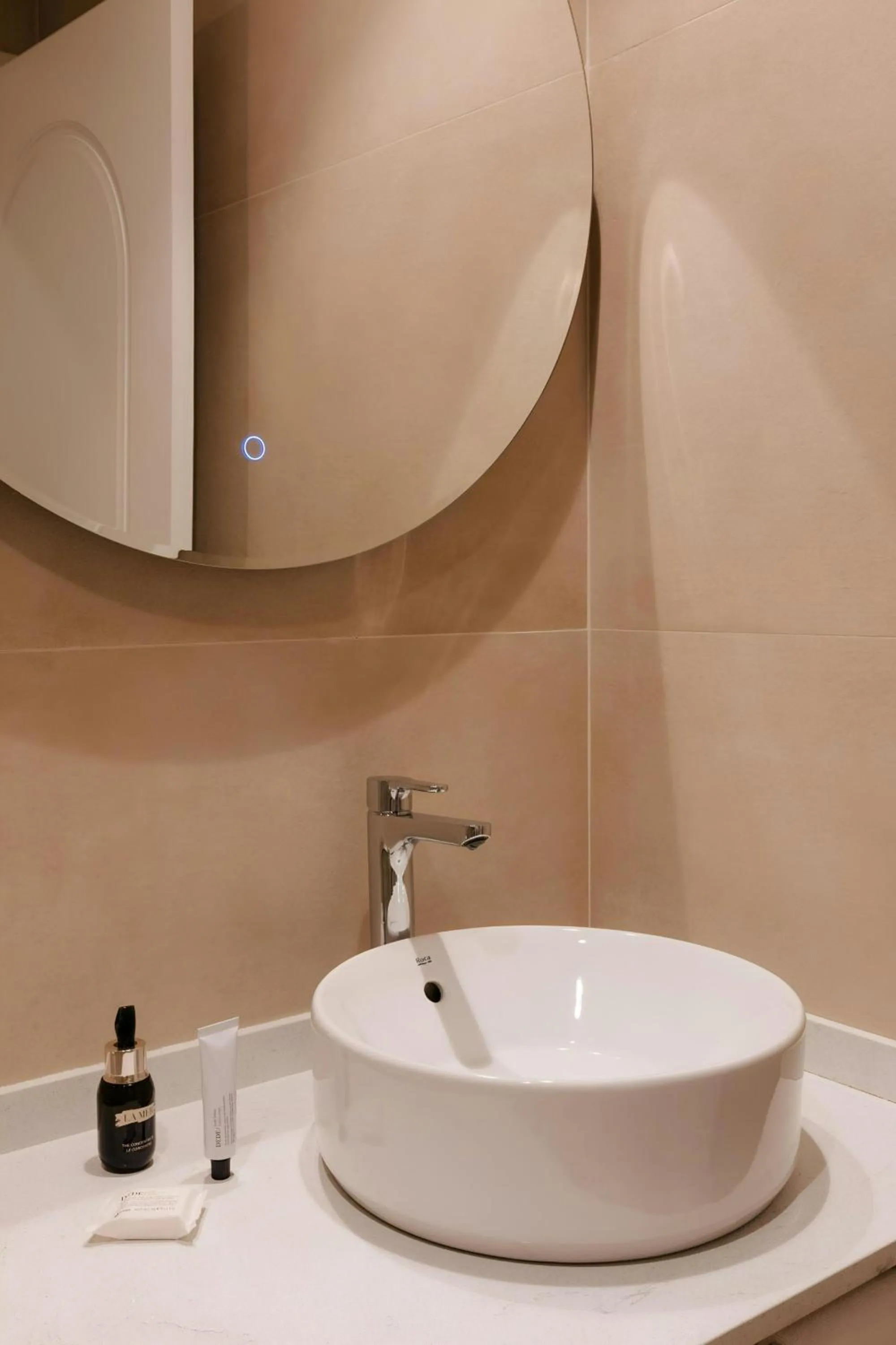 Bathroom in Los Arcos Hotel Gothic Quarter, Sonder by Marriott Bonvoy