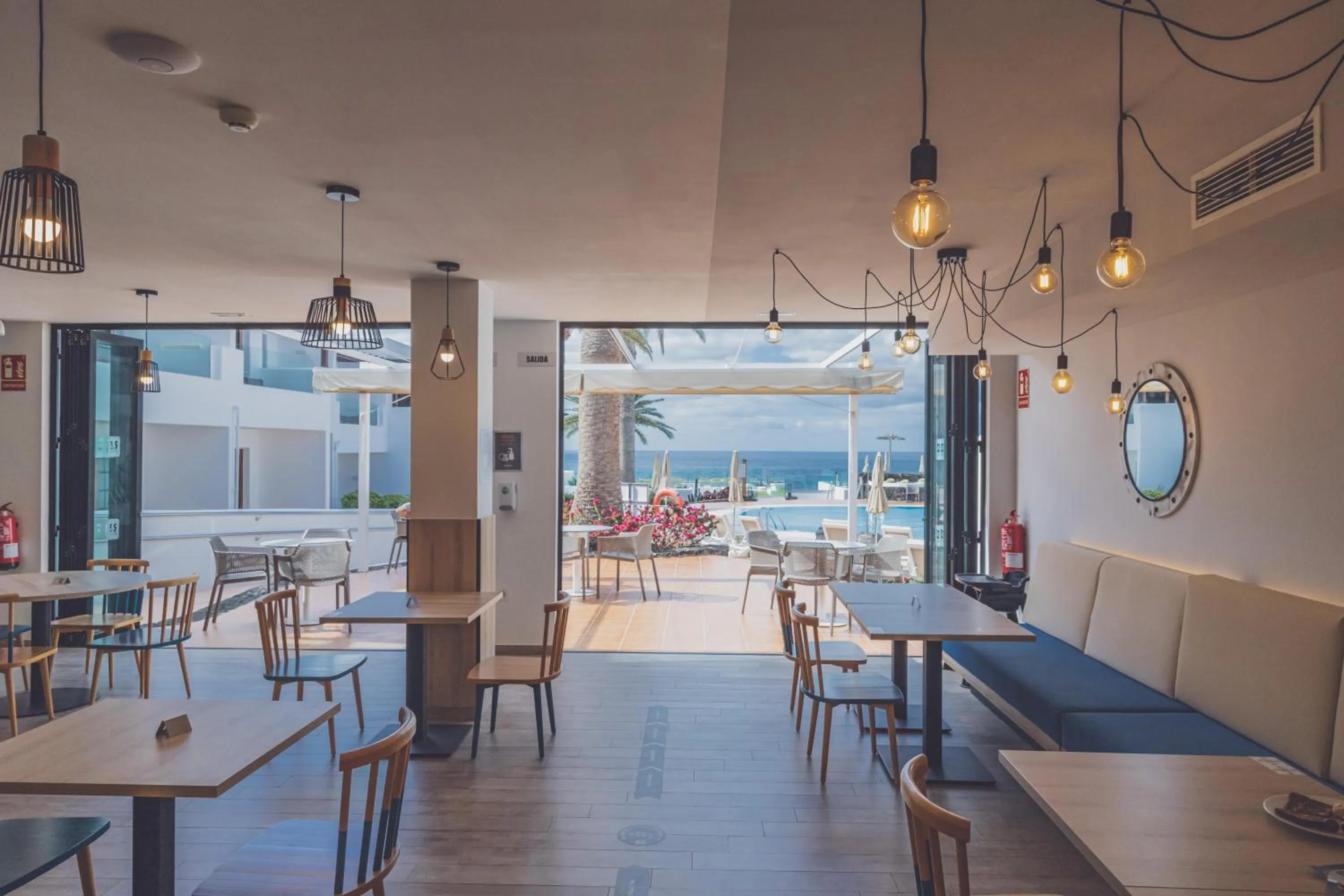 Restaurant/places to eat in R2 Bahia Kontiki