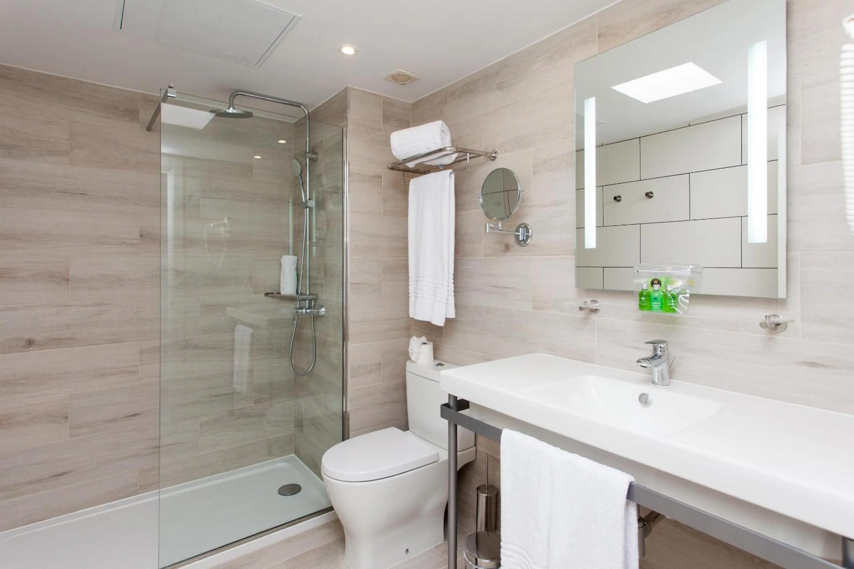 Shower in R2 Bahia Kontiki