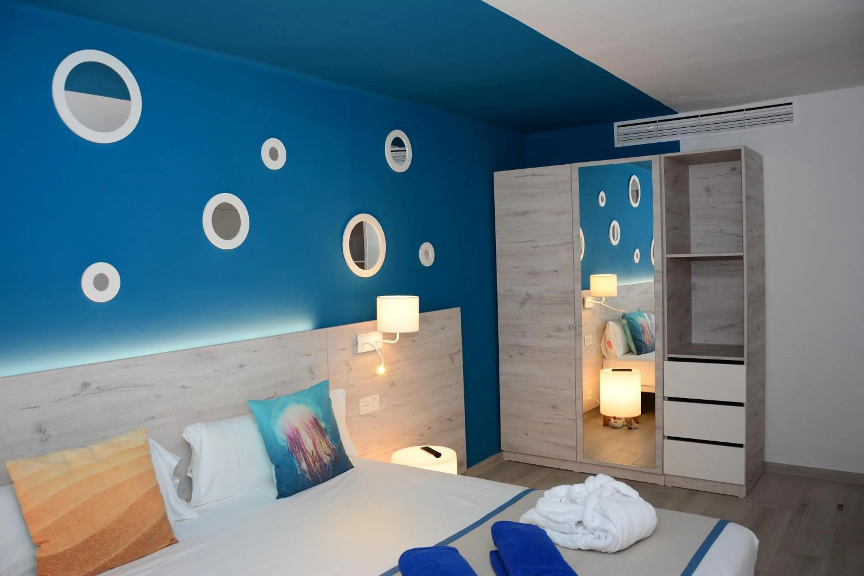 Bed in R2 Bahia Kontiki