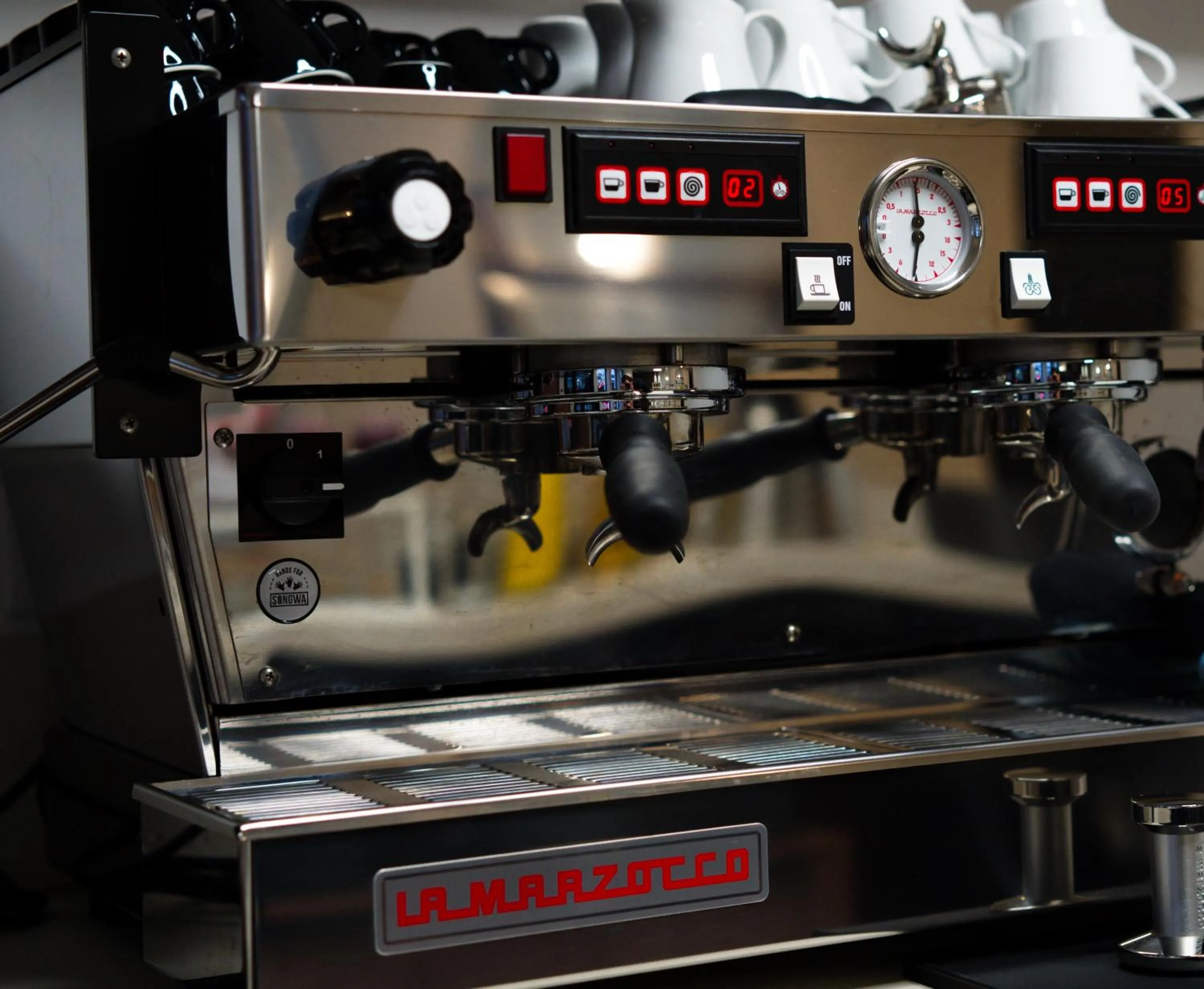 Coffee/tea facilities in Beau M Paris