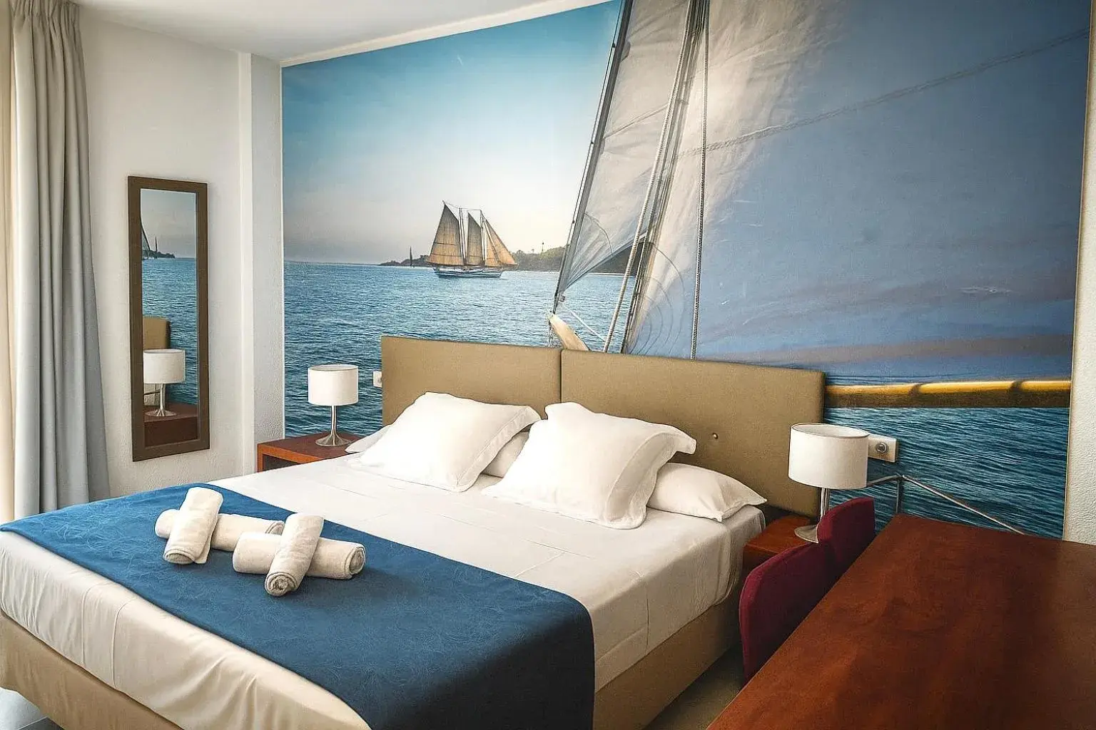 Shower, Bed in Hotel Sol Almería Shower, Bed in Hotel Sol Almería