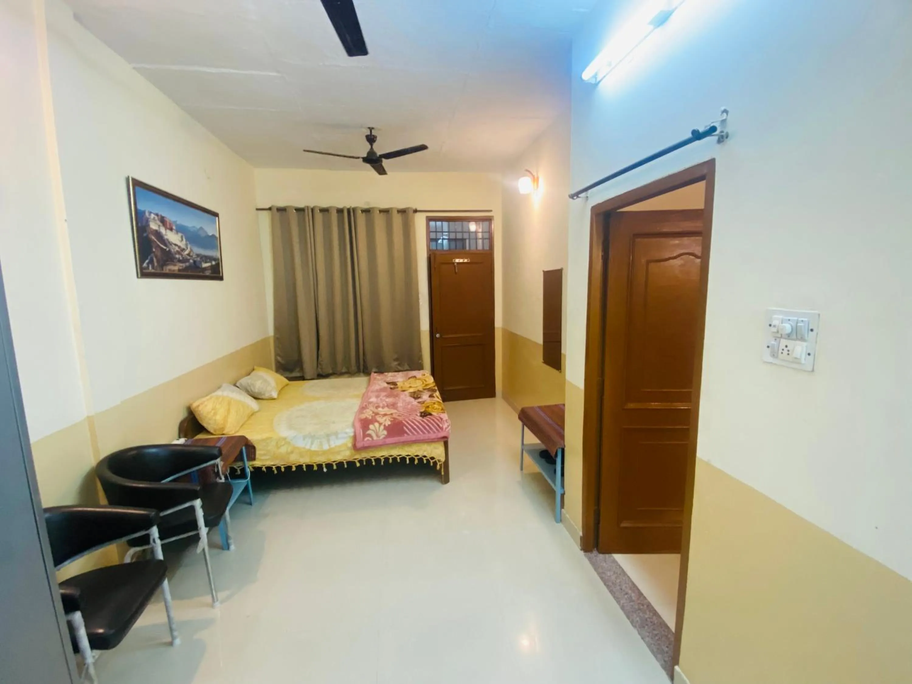 Bed in Negi Lodge Chandigarh